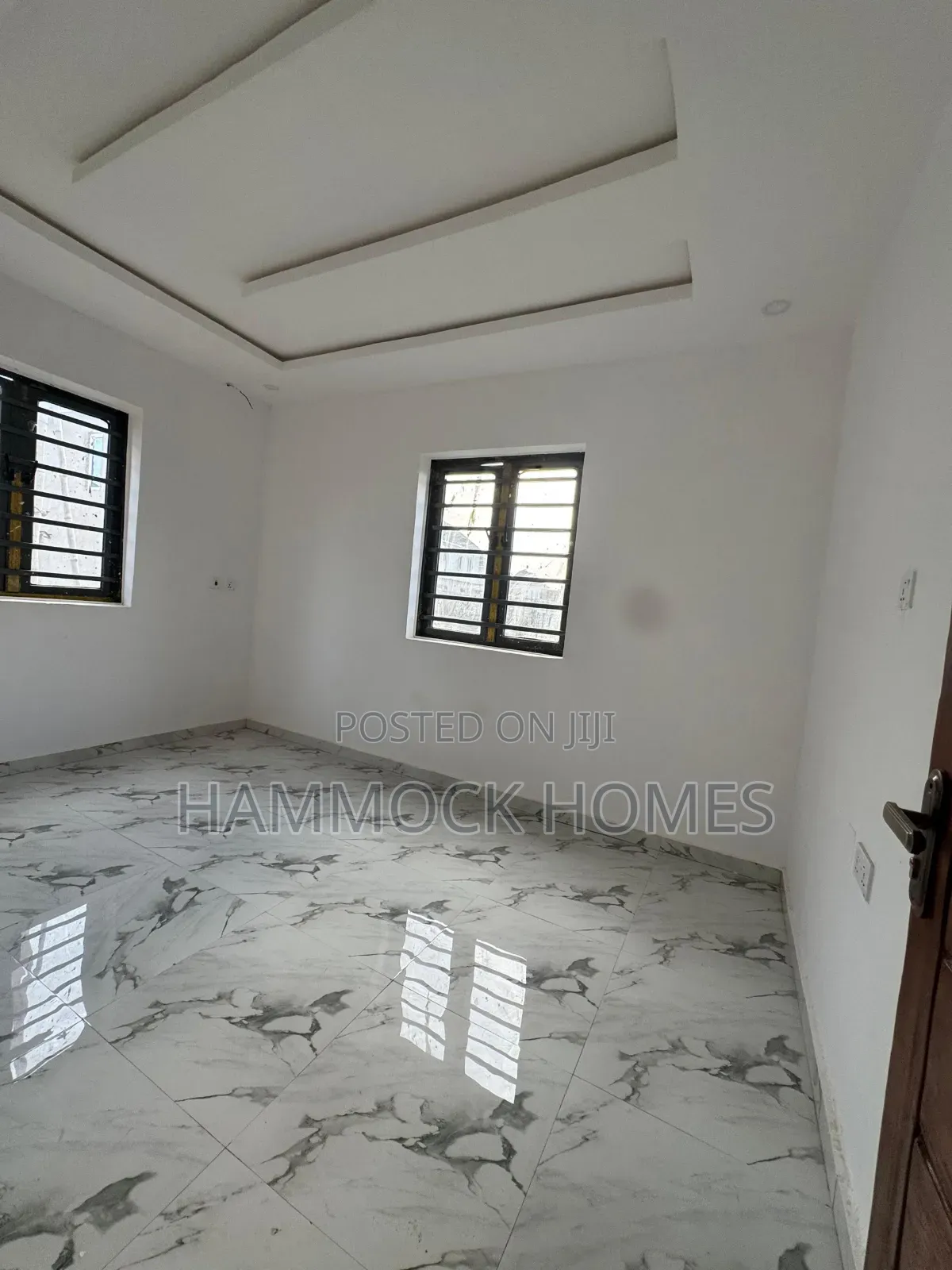 8bdrm Block of Flats in Almond Estate, Akobo for sale