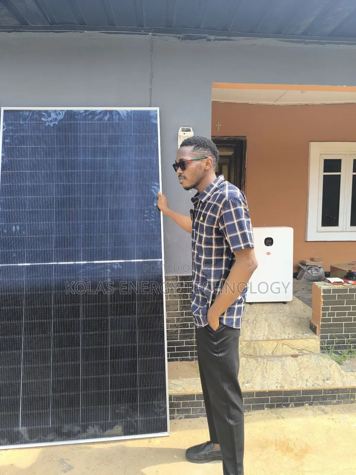 Itel 8kwh
Solar Power System + 8 Jinko 590watt Panels