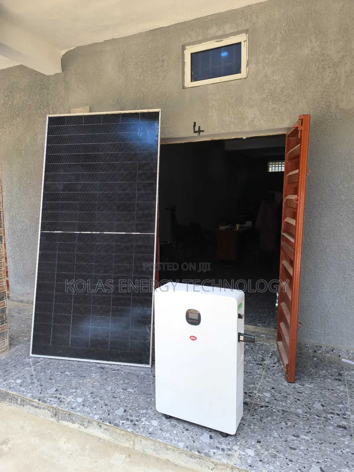 Itel 8kwh
Solar Power System + 8 Jinko 590watt Panels