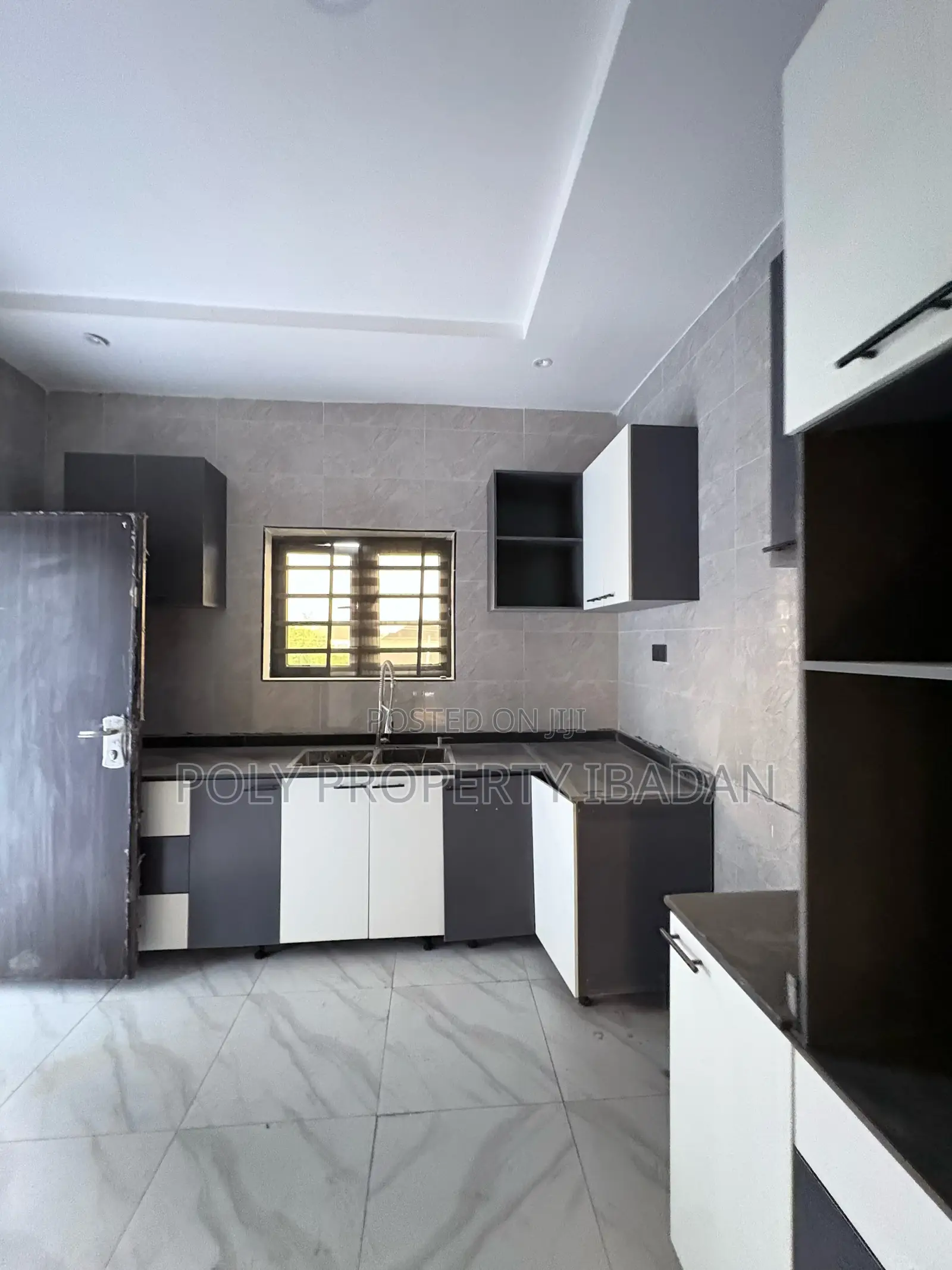 3bdrm Apartment in Kolapo Ishola Gra, Ibadan for rent