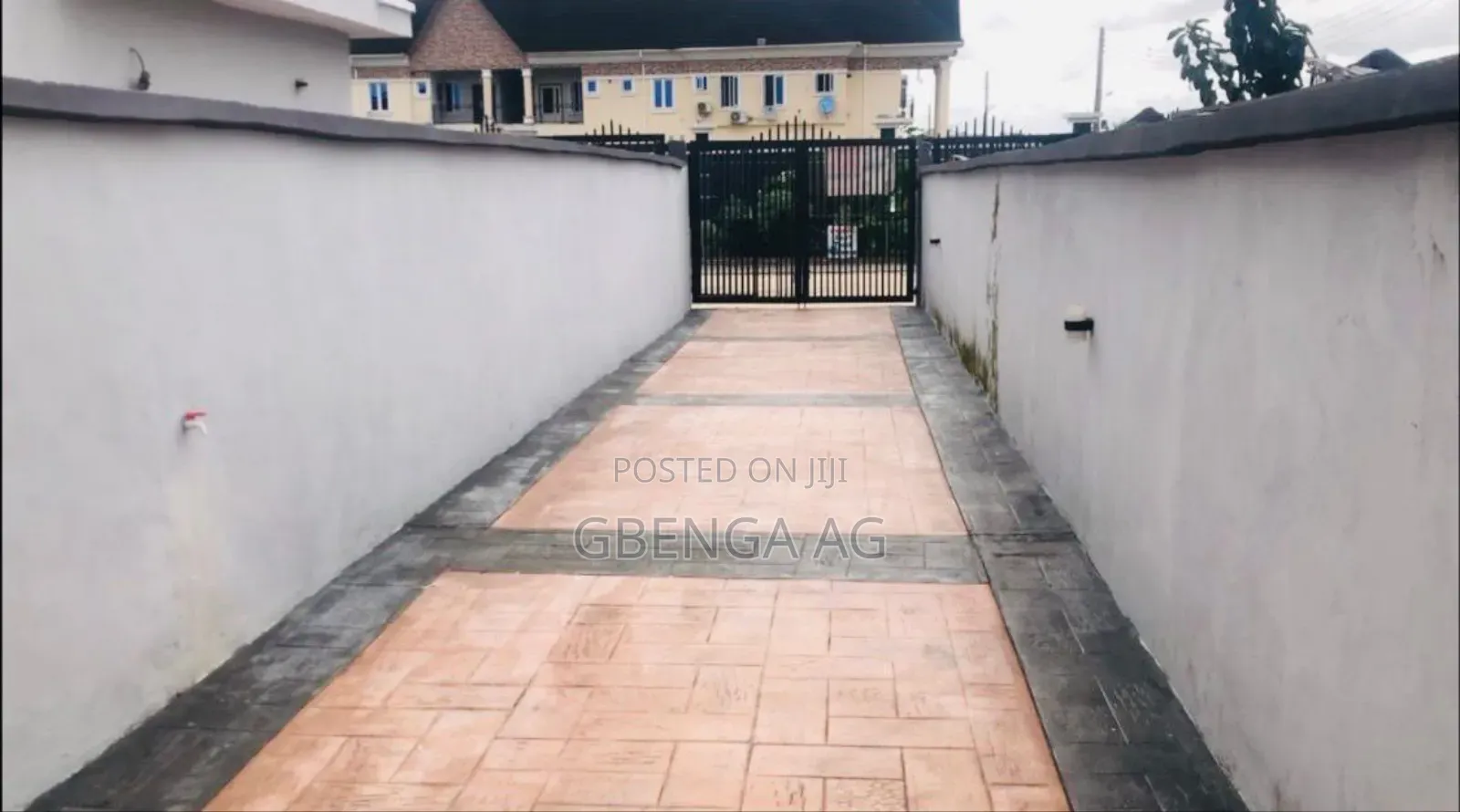 4bdrm Duplex in Alatise, Eleko for sale