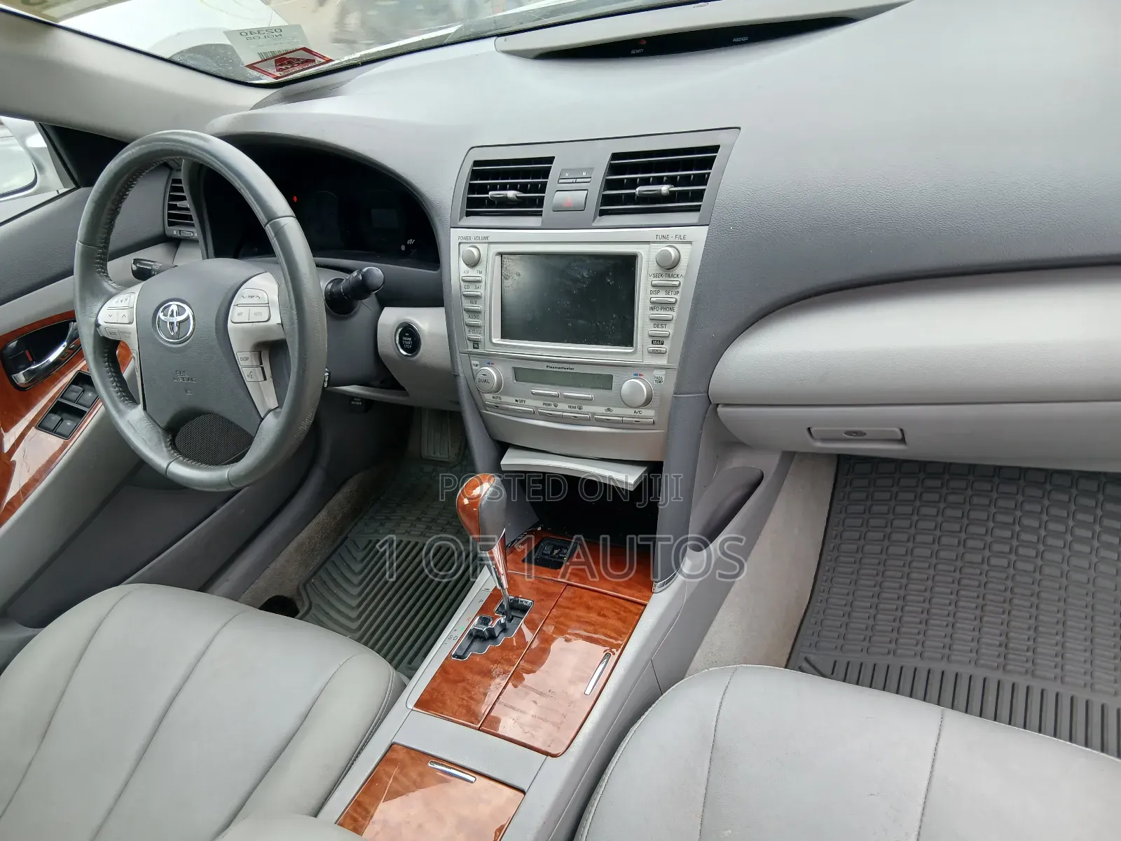 Toyota Camry XLE V6 4dr Sedan (3.5L 6cyl 6A) 2011 Silver