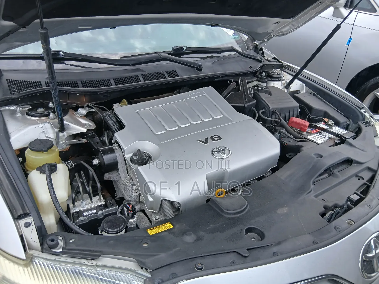 Toyota Camry XLE V6 4dr Sedan (3.5L 6cyl 6A) 2011 Silver