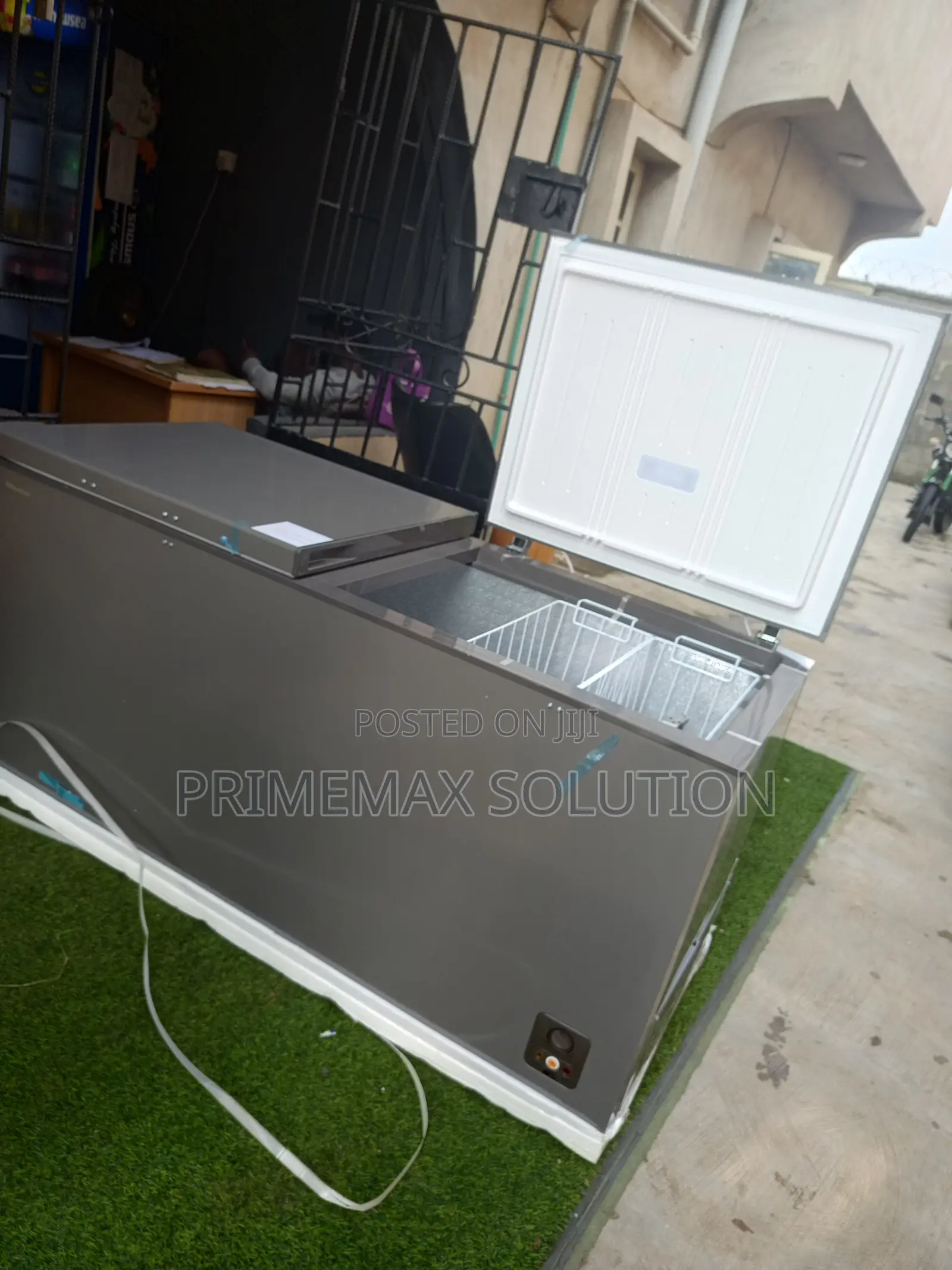 Premium Hisense 500l Glass Chest Freezer – Double Door Design