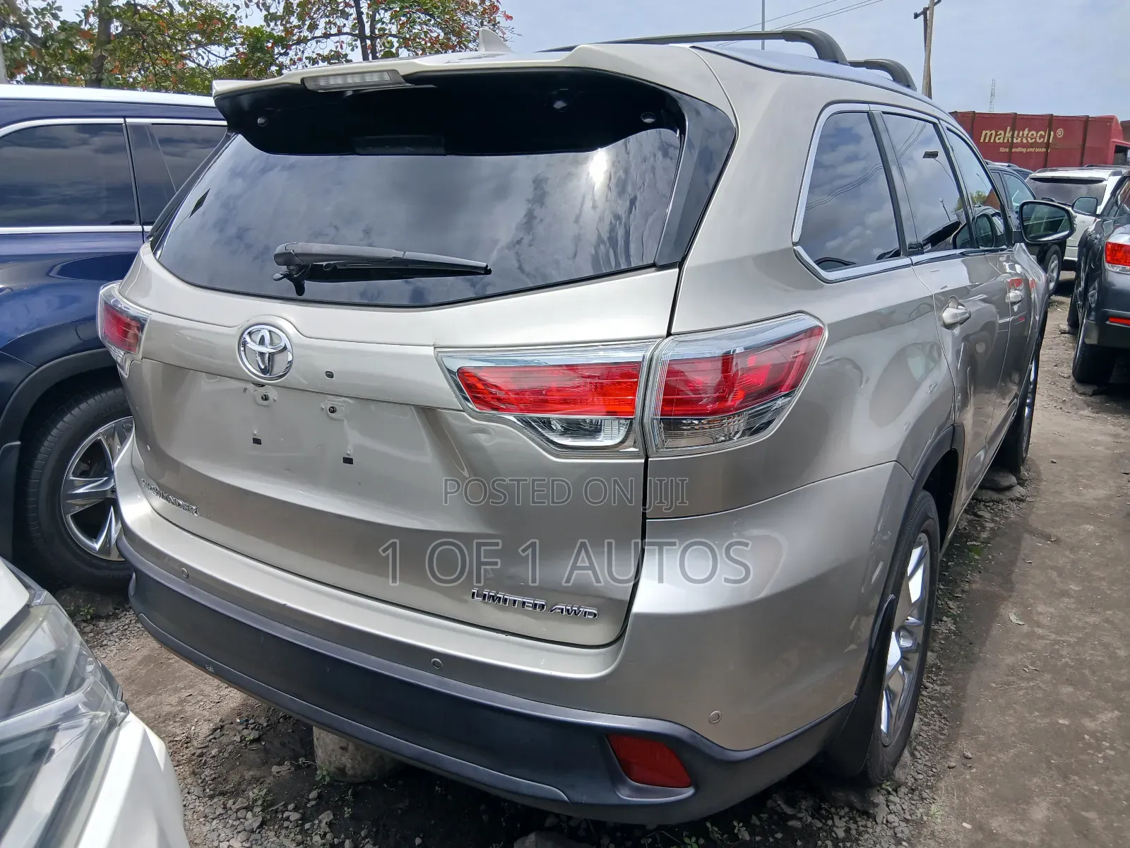 Toyota Highlander Limited Platinum V6 4x4 (3.5L 6cyl 6A) 2016 Gold