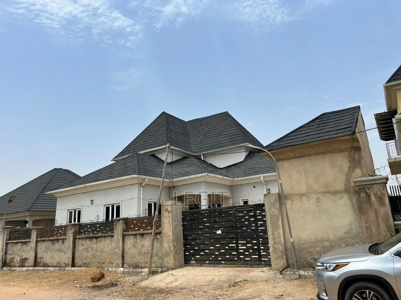 4bdrm Penthouse in Lugbe District for sale