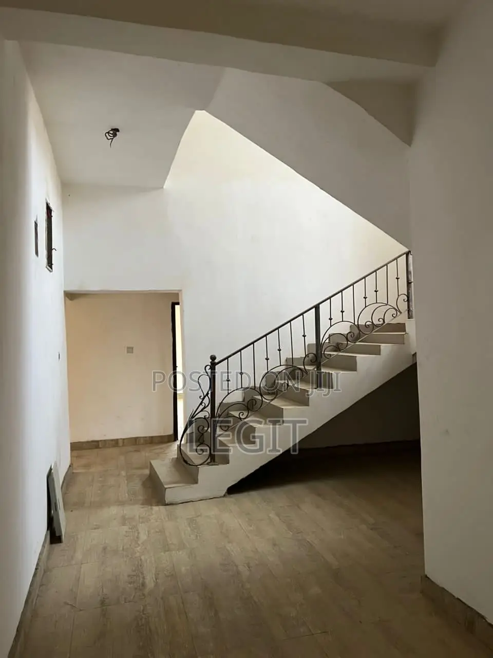 4bdrm Penthouse in Lugbe District for sale