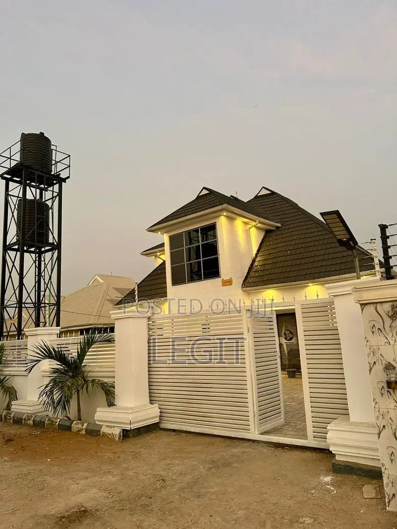 4bdrm Penthouse in Lugbe District for sale