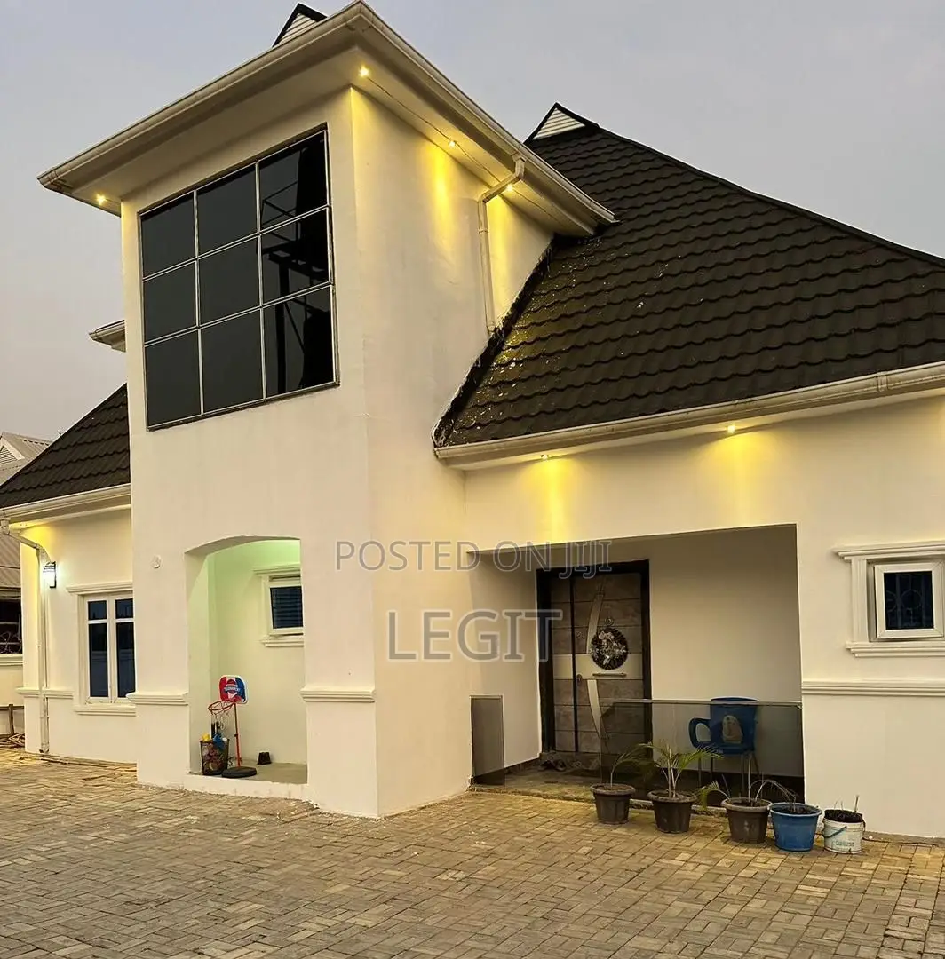 4bdrm Penthouse in Lugbe District for sale