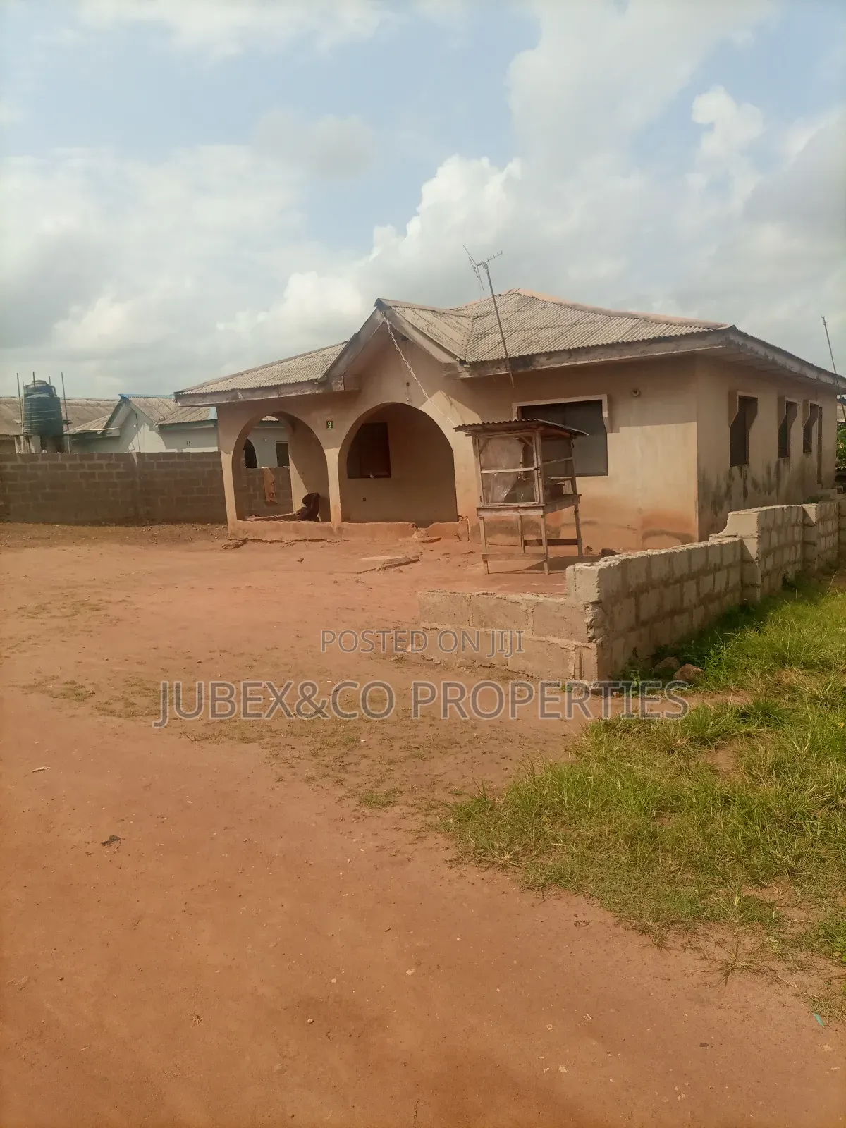 6bdrm Bungalow in Singer Ewupe Sango for sale