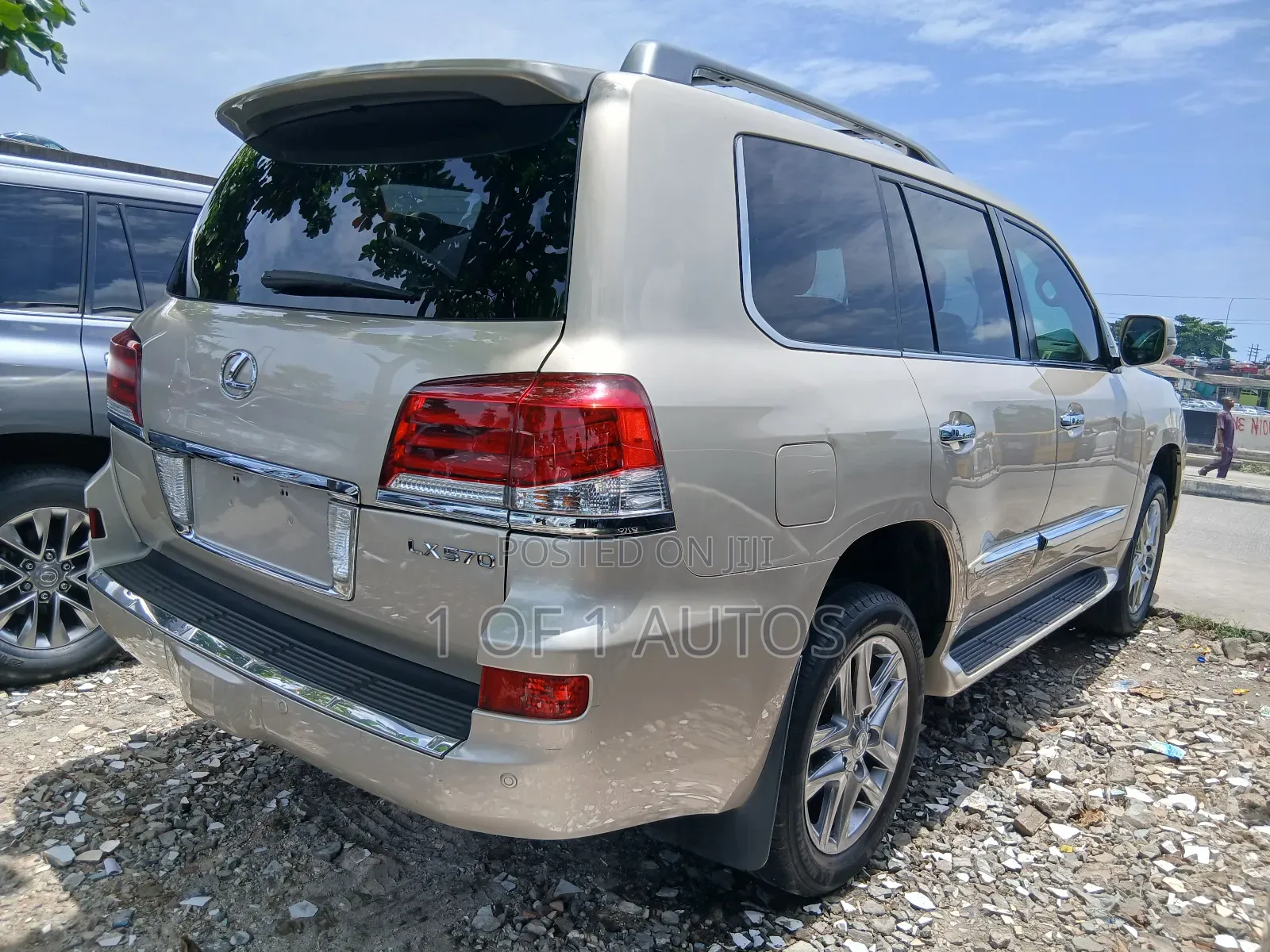 Lexus LX 570 (5 seats) AWD 2016 Gold