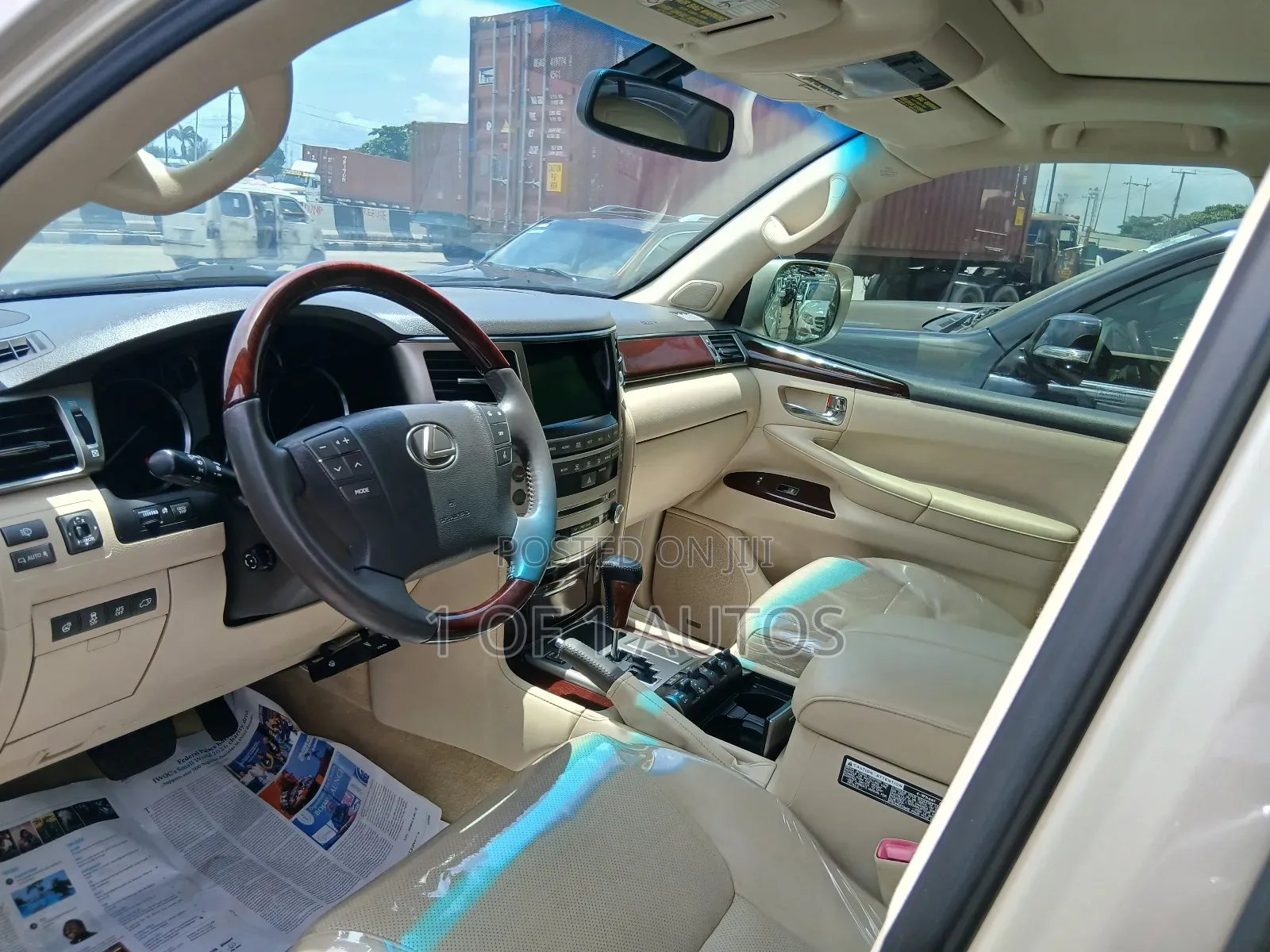 Lexus LX 570 (5 seats) AWD 2016 Gold