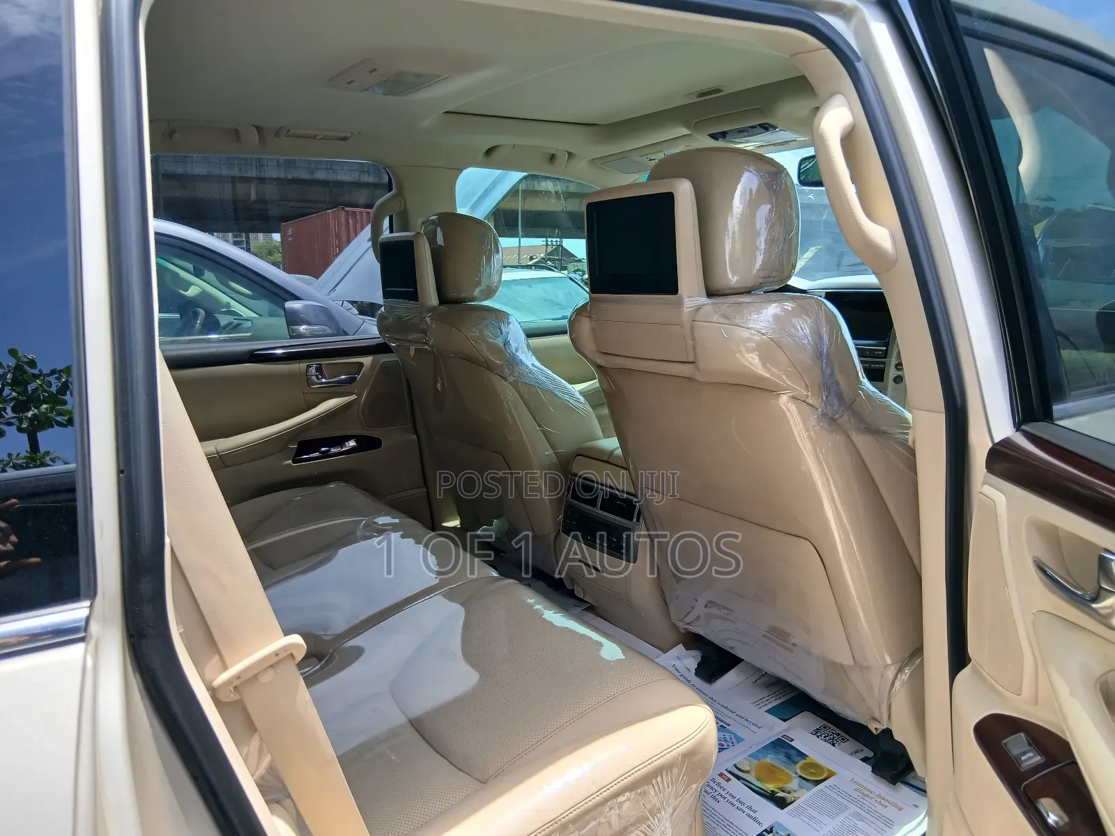Lexus LX 570 (5 seats) AWD 2016 Gold