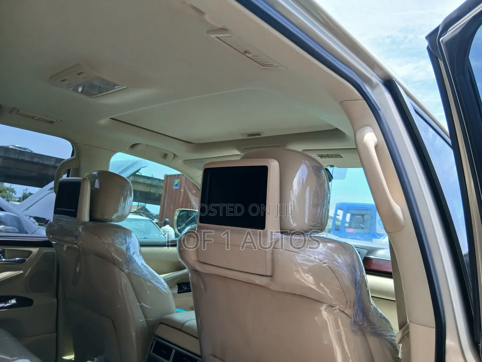 Lexus LX 570 (5 seats) AWD 2016 Gold