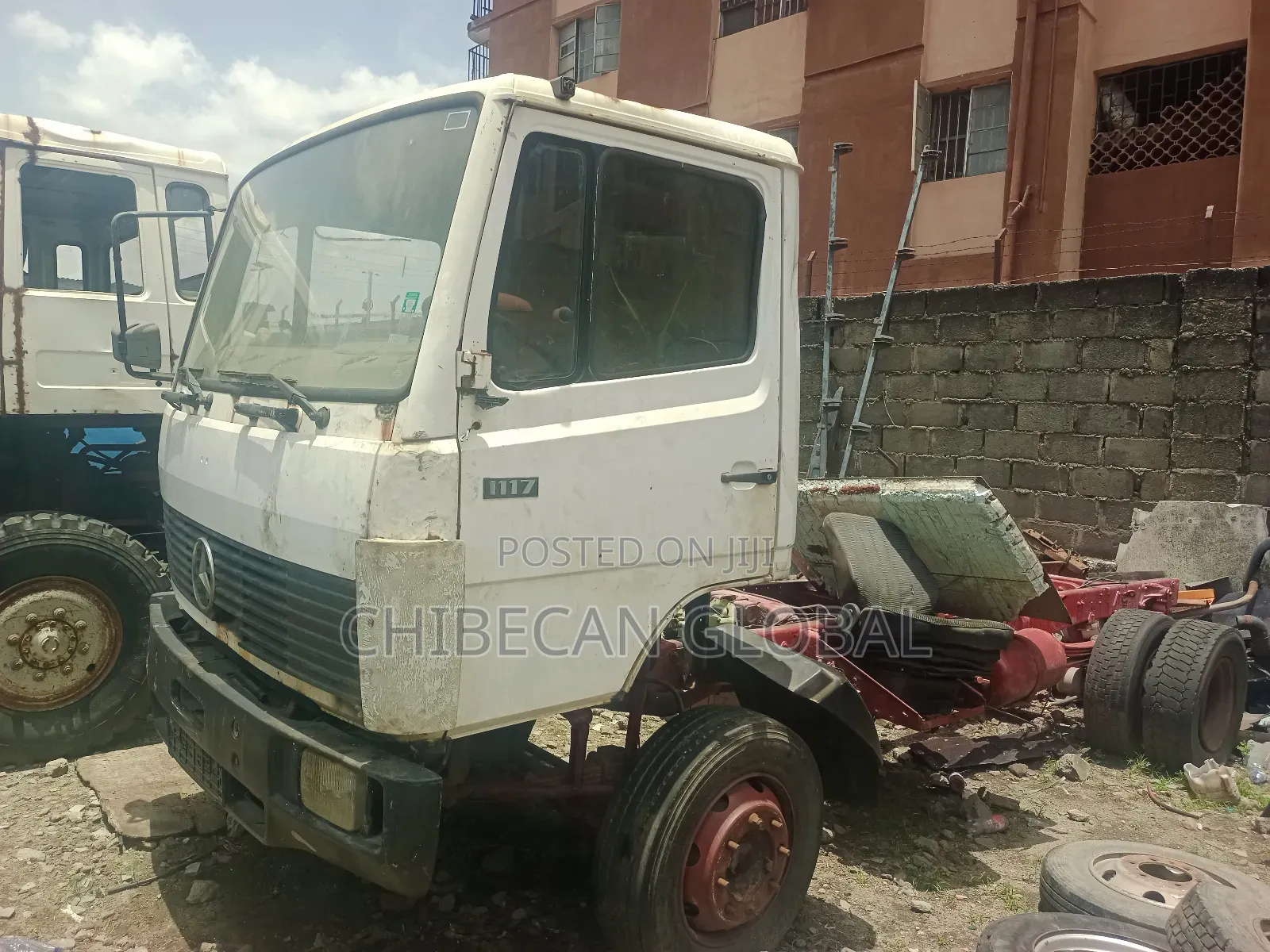 1117 Mercedes Benz Truck 6 Tyres (Foreign Used)
