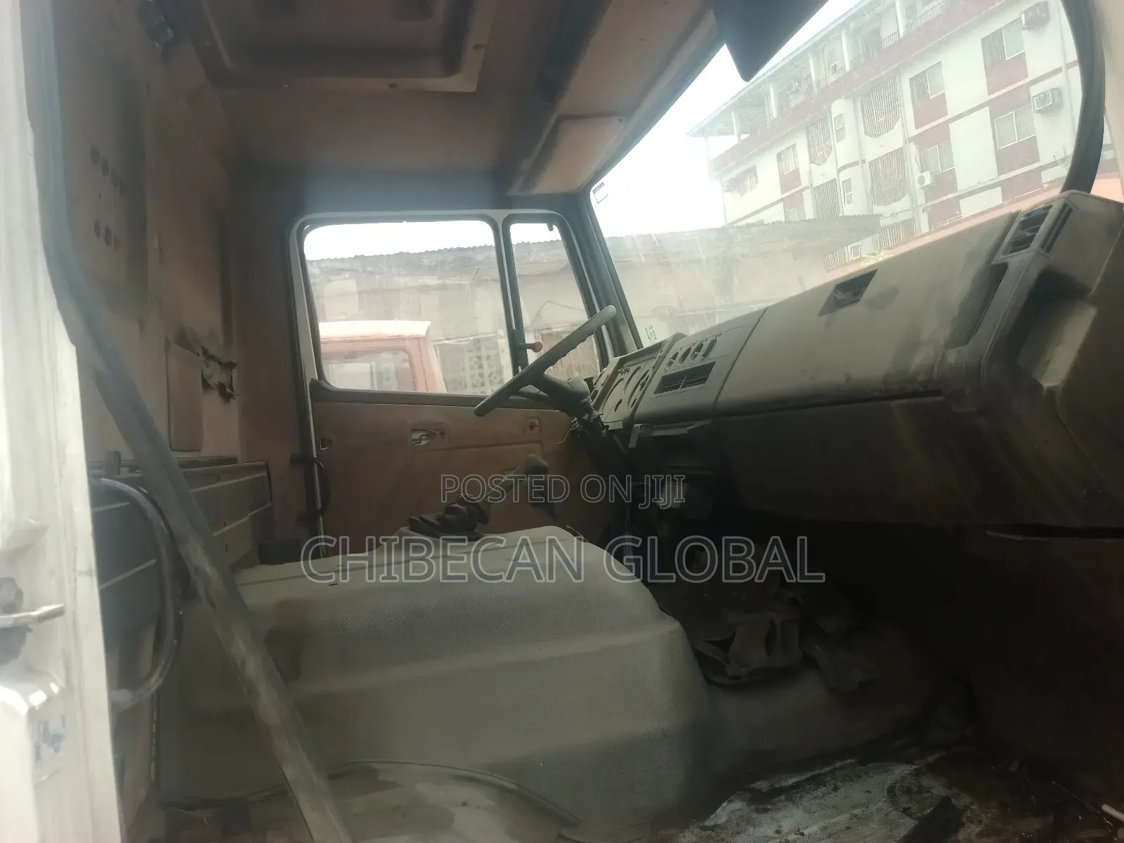 1117 Mercedes Benz Truck 6 Tyres (Foreign Used)
