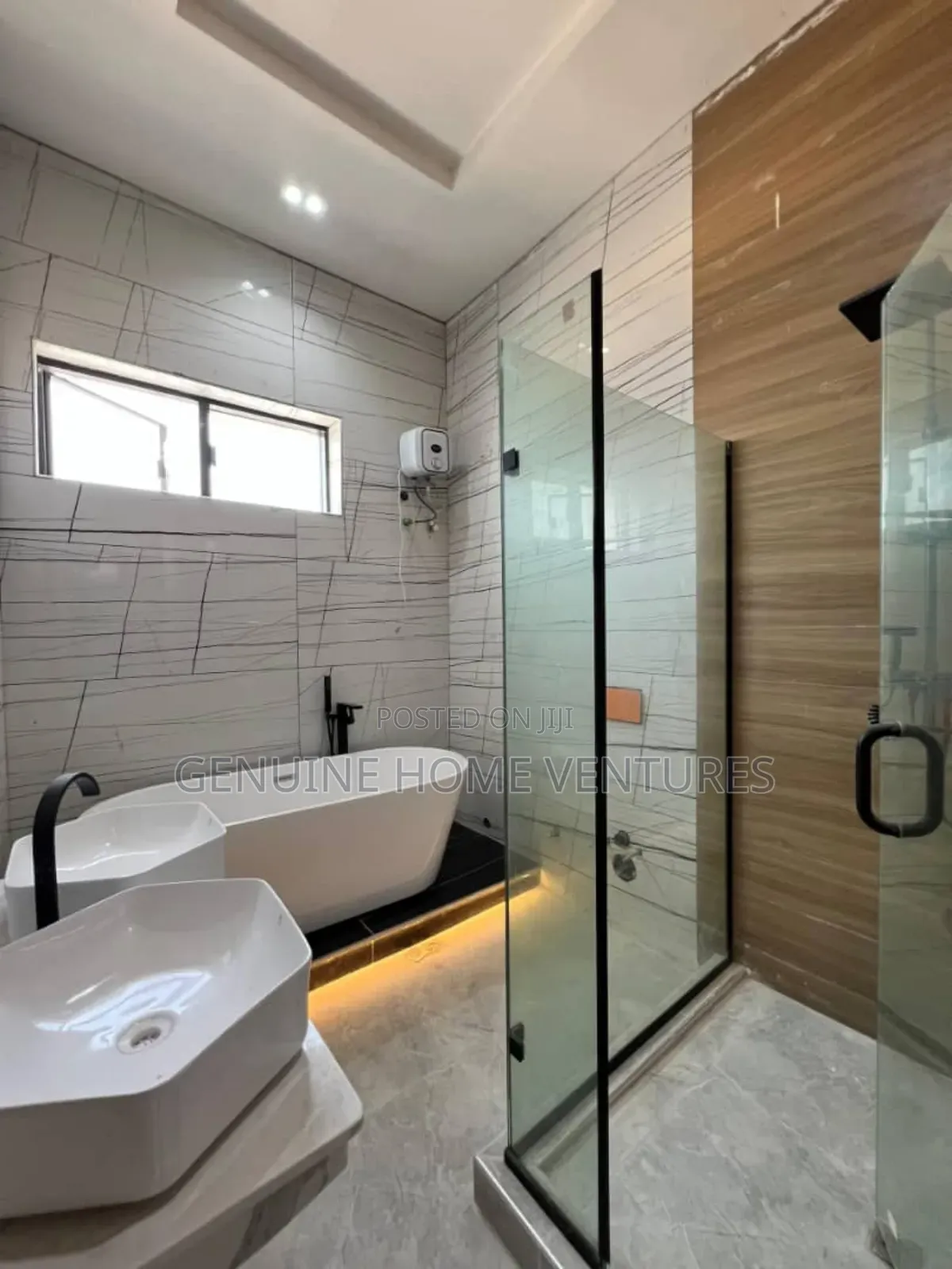 4bdrm Duplex in Chevron for sale