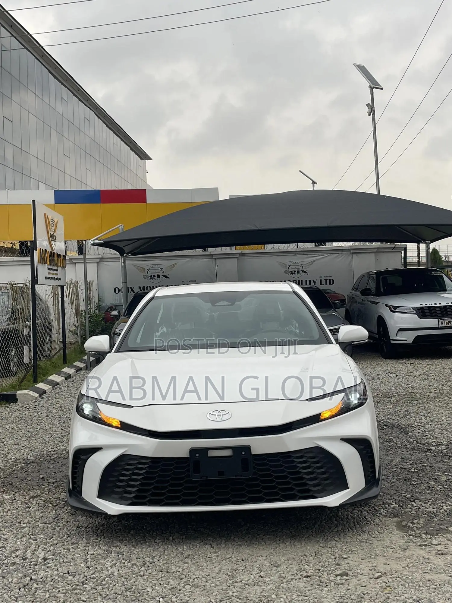 Toyota Camry SE 2025 White