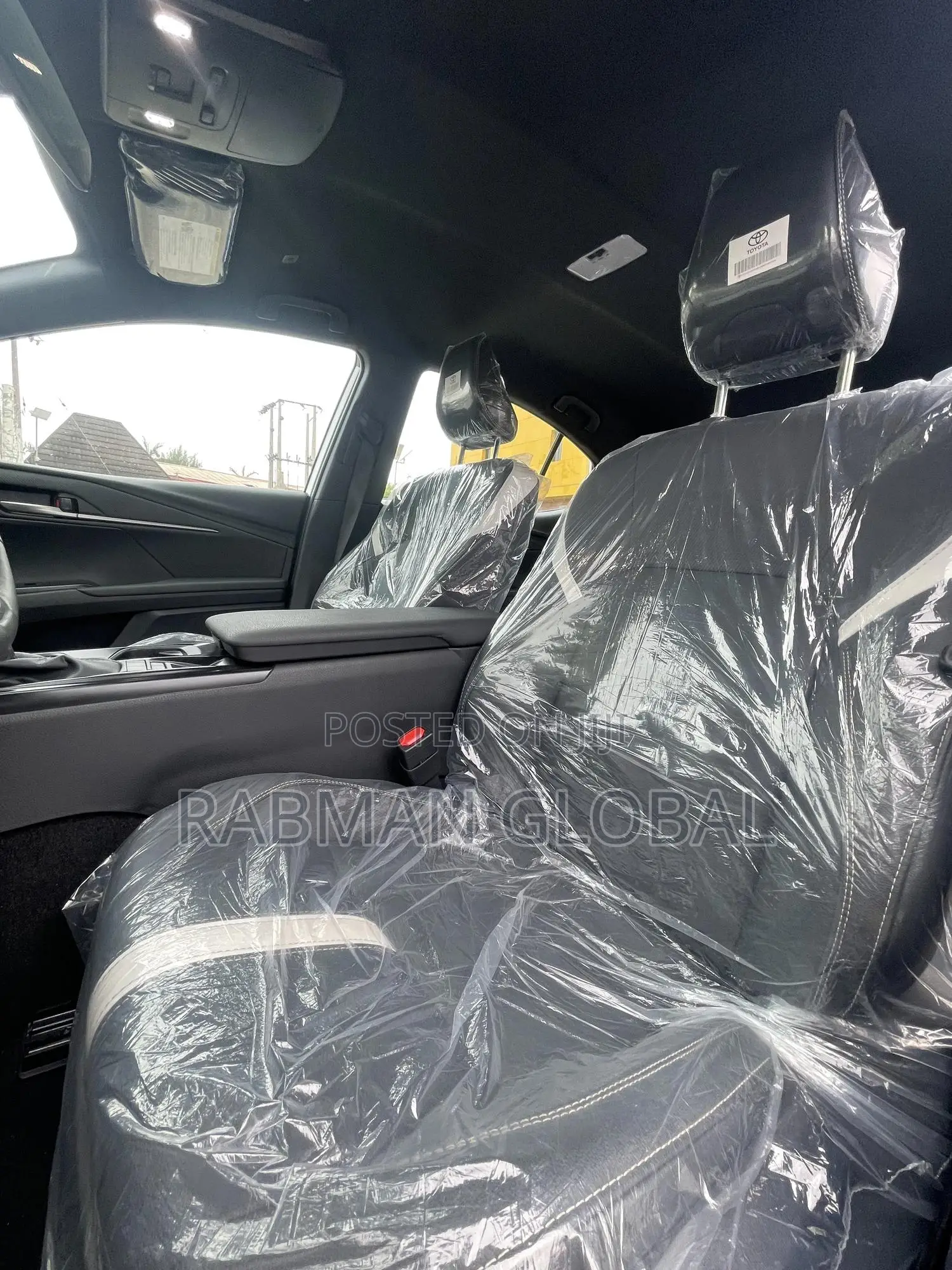 Toyota Camry SE 2025 White