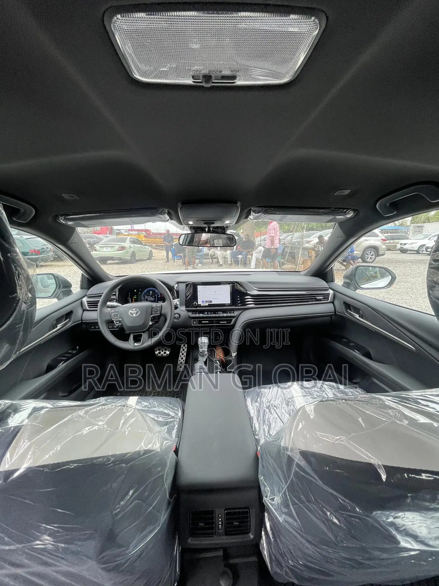 Toyota Camry SE 2025 White