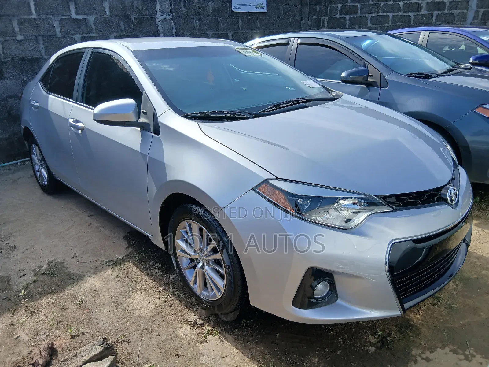 Toyota Corolla LE Premium 4dr Sedan (1.8L 4cyl CVT) 2014 Silver