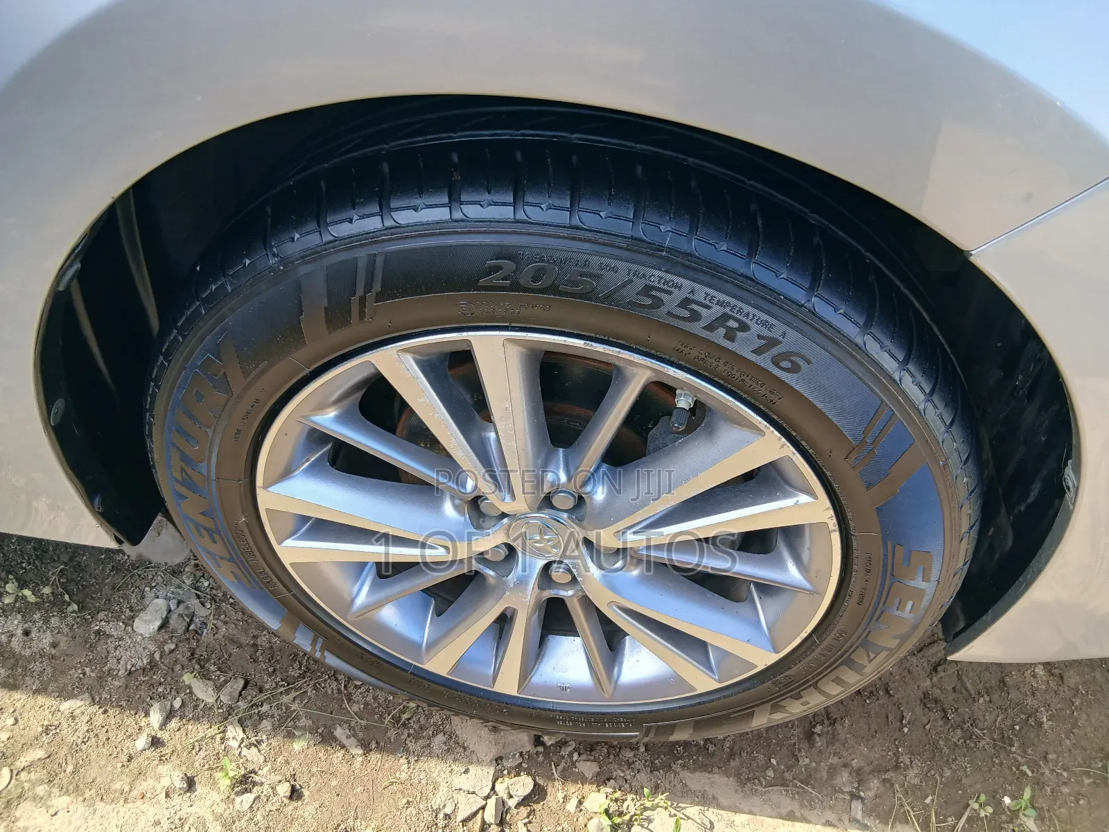 Toyota Corolla LE Premium 4dr Sedan (1.8L 4cyl CVT) 2014 Silver