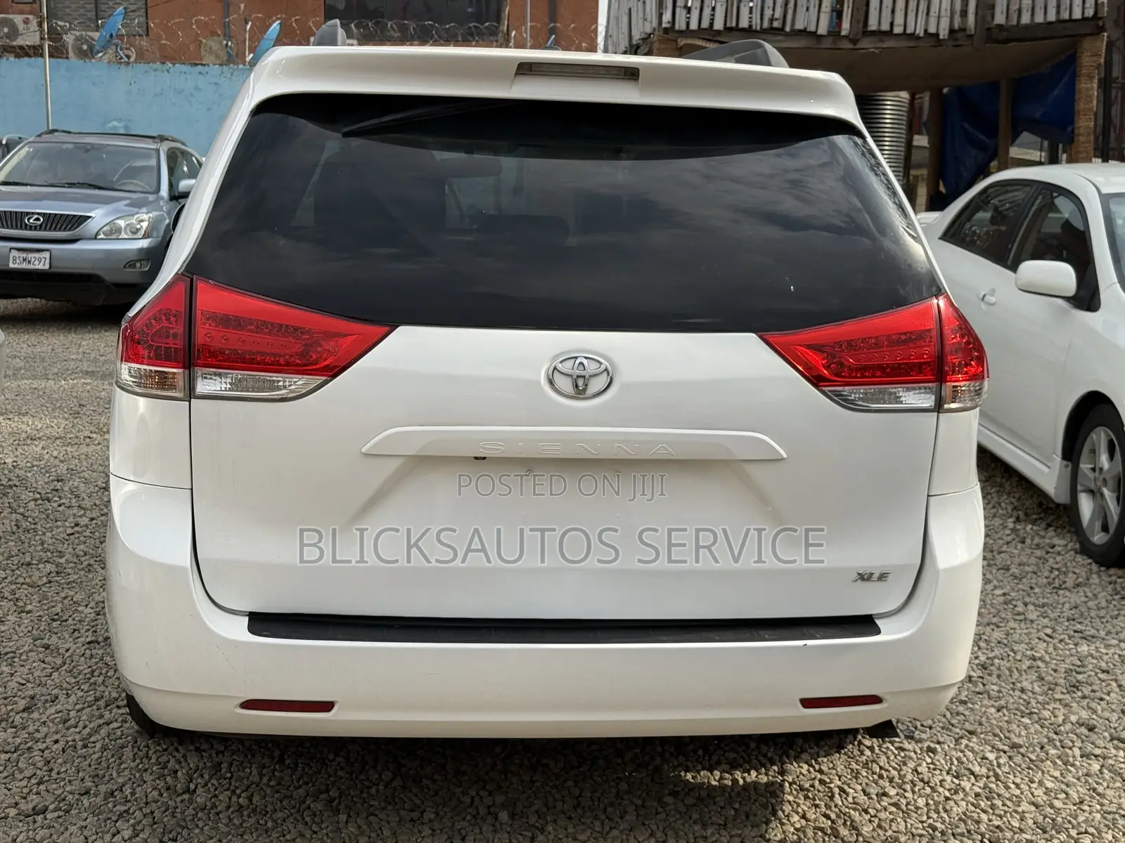 Toyota Sienna XLE 8 Passenger 2012 White