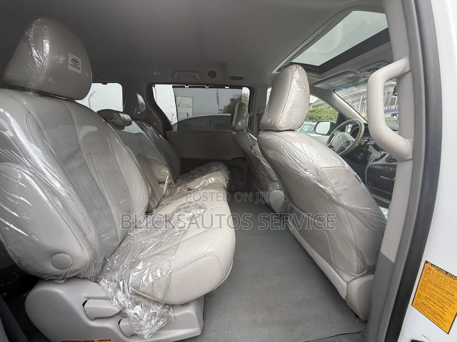 Toyota Sienna XLE 8 Passenger 2012 White