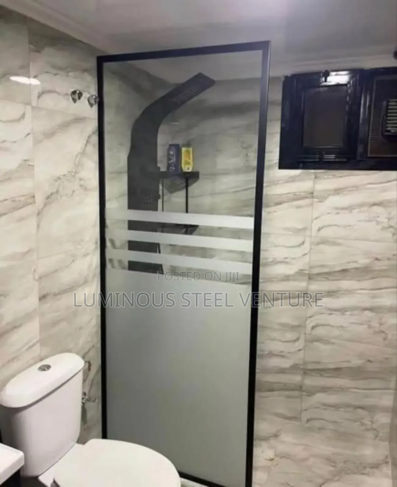 Shower Cubicle Fix 10mm Thickness Quality Glass With Black Profile