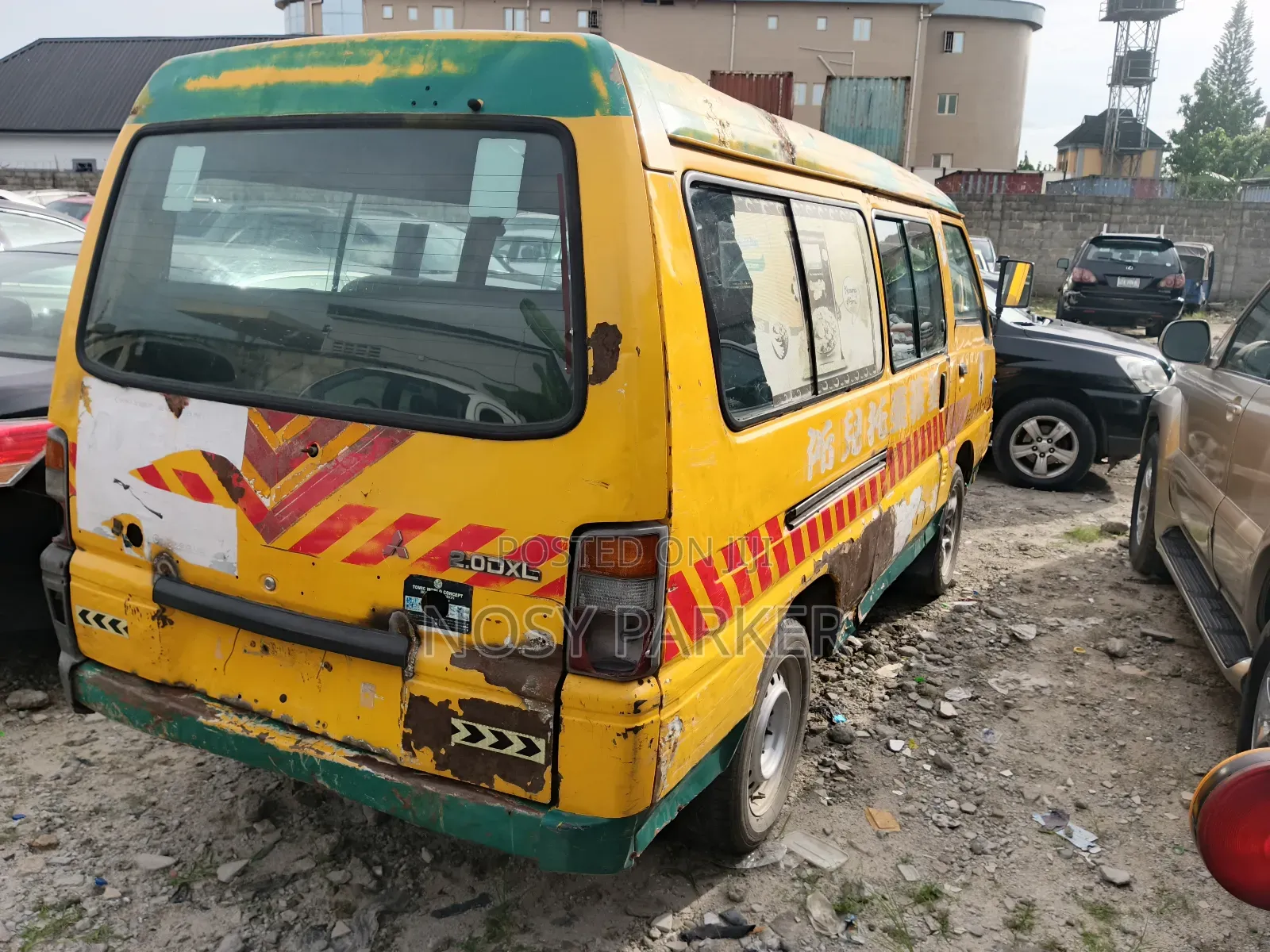 Mitsubishi L300 2005 Yellow