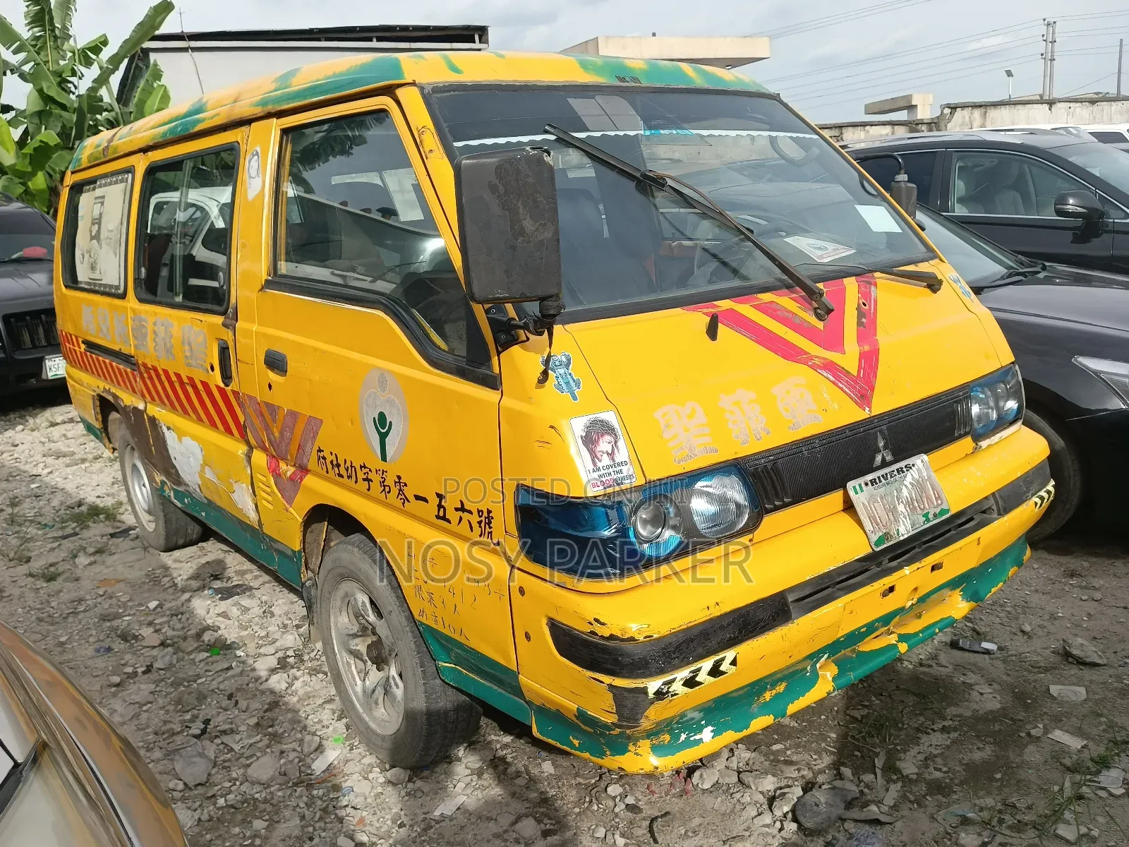 Mitsubishi L300 2005 Yellow