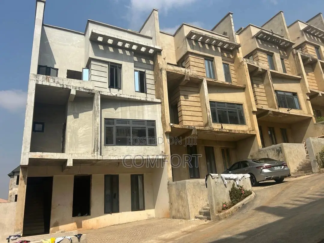 Well Built 5bedroom Townhouse (Terrace)