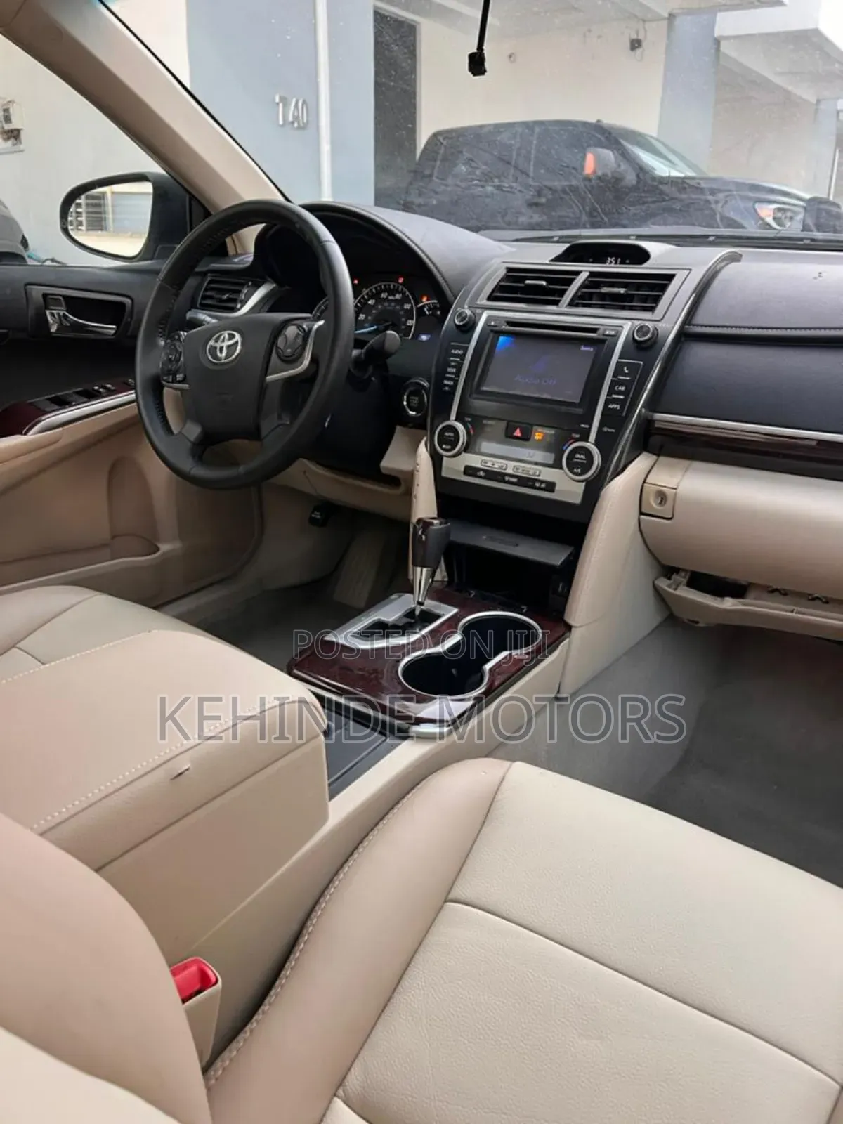 Toyota Camry XLE 4dr Sedan (2.5L 4cyl 6A) 2014 Silver