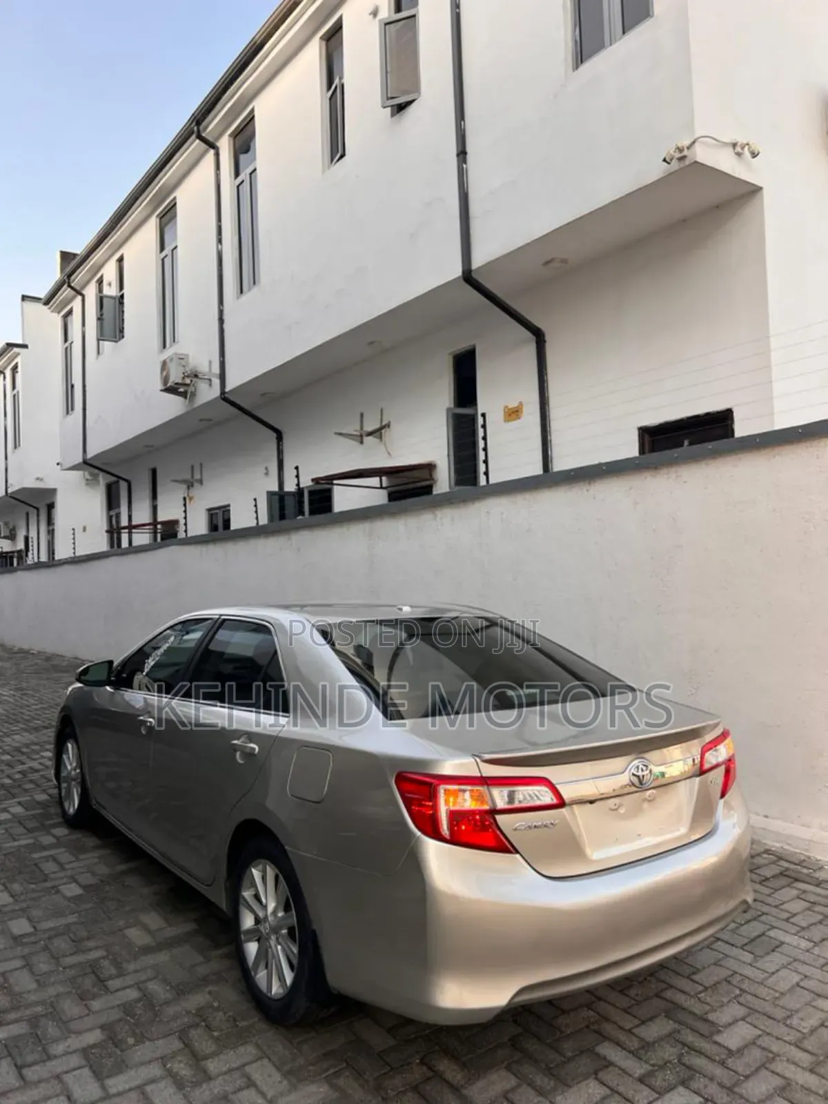 Toyota Camry XLE 4dr Sedan (2.5L 4cyl 6A) 2014 Silver