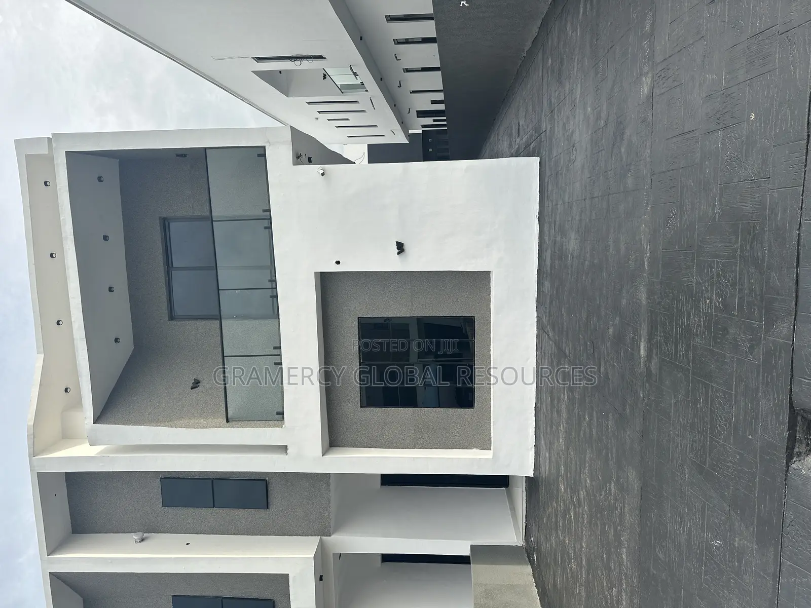 4bdrm Duplex in Urban Prime Estate for sale