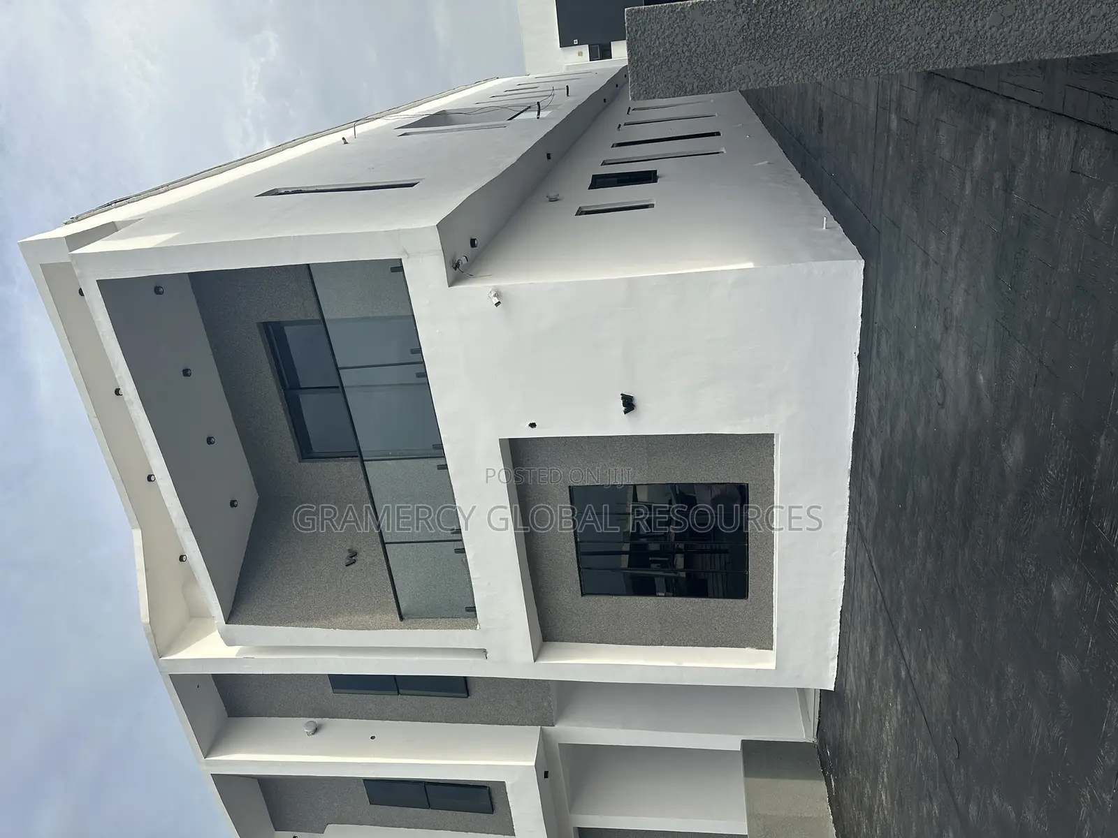 4bdrm Duplex in Urban Prime Estate for sale