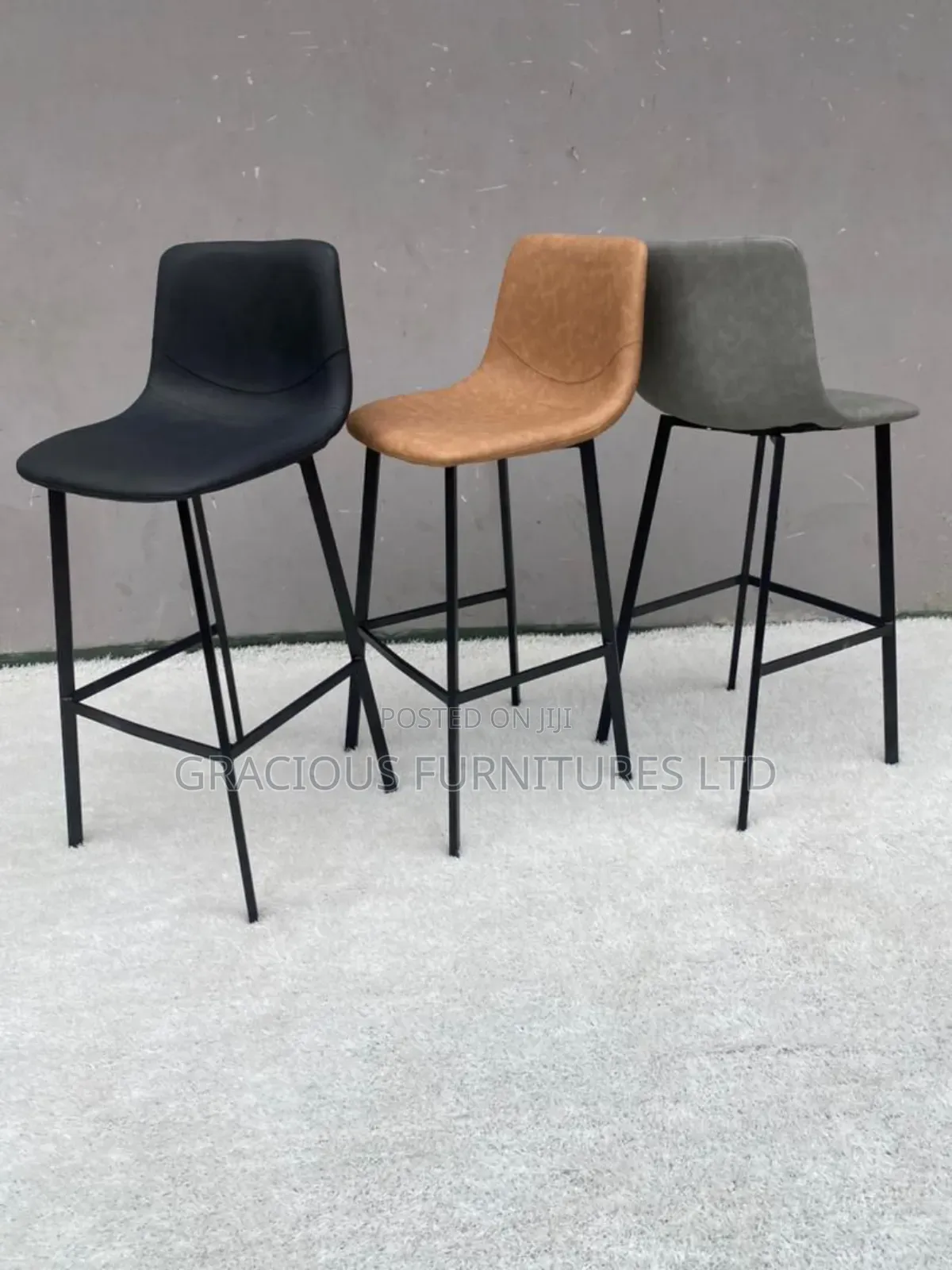 Simple Metal Leg Bar Stool