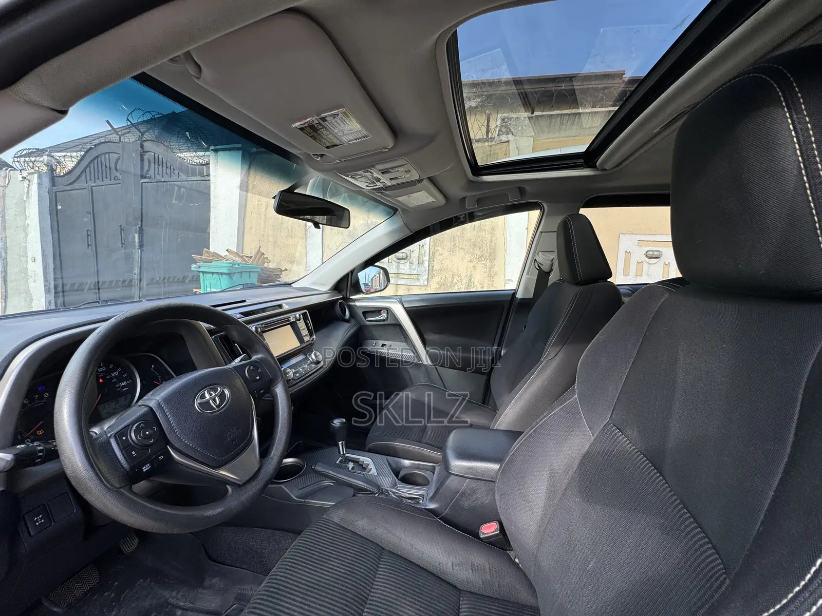 Toyota RAV4 XLE 4dr SUV AWD (2.5L 4cyl 6A) 2015 Red