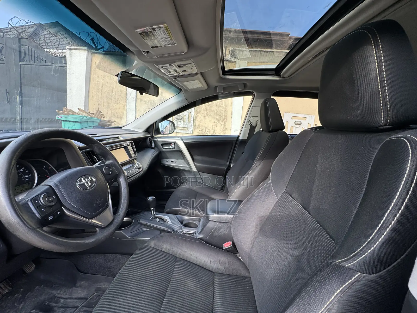 Toyota RAV4 XLE 4dr SUV AWD (2.5L 4cyl 6A) 2015 Red