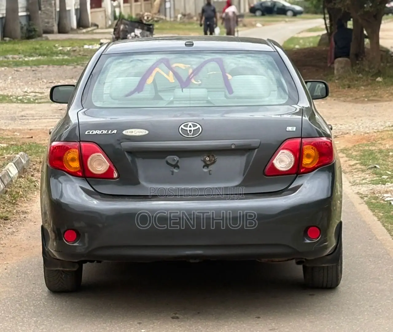 Toyota Corolla LE 4dr Sedan (1.8L 4cyl 4A) 2010 Gray