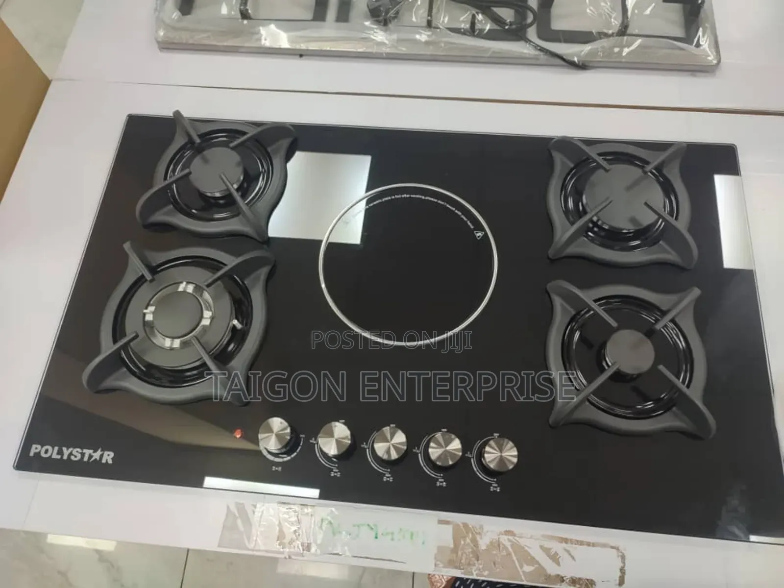 Built in 4 Burners and 1 Electric Cooker