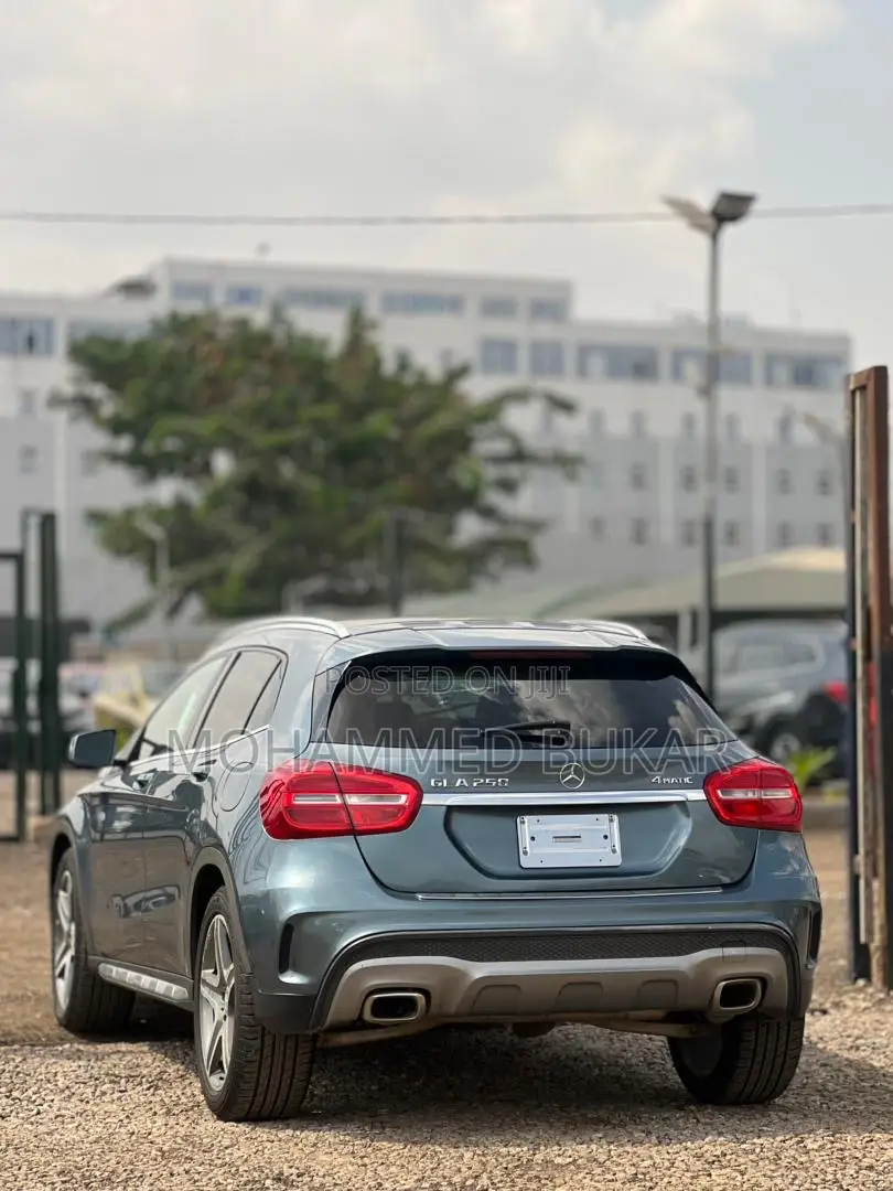 Mercedes-Benz GLA 250 2015 Blue