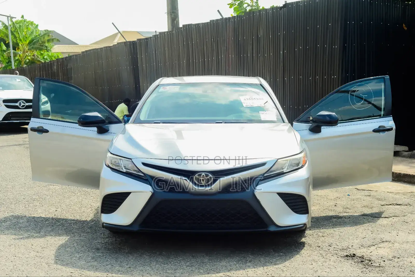 Toyota Camry SE (2.5L 4cyl 8A) 2019 Silver