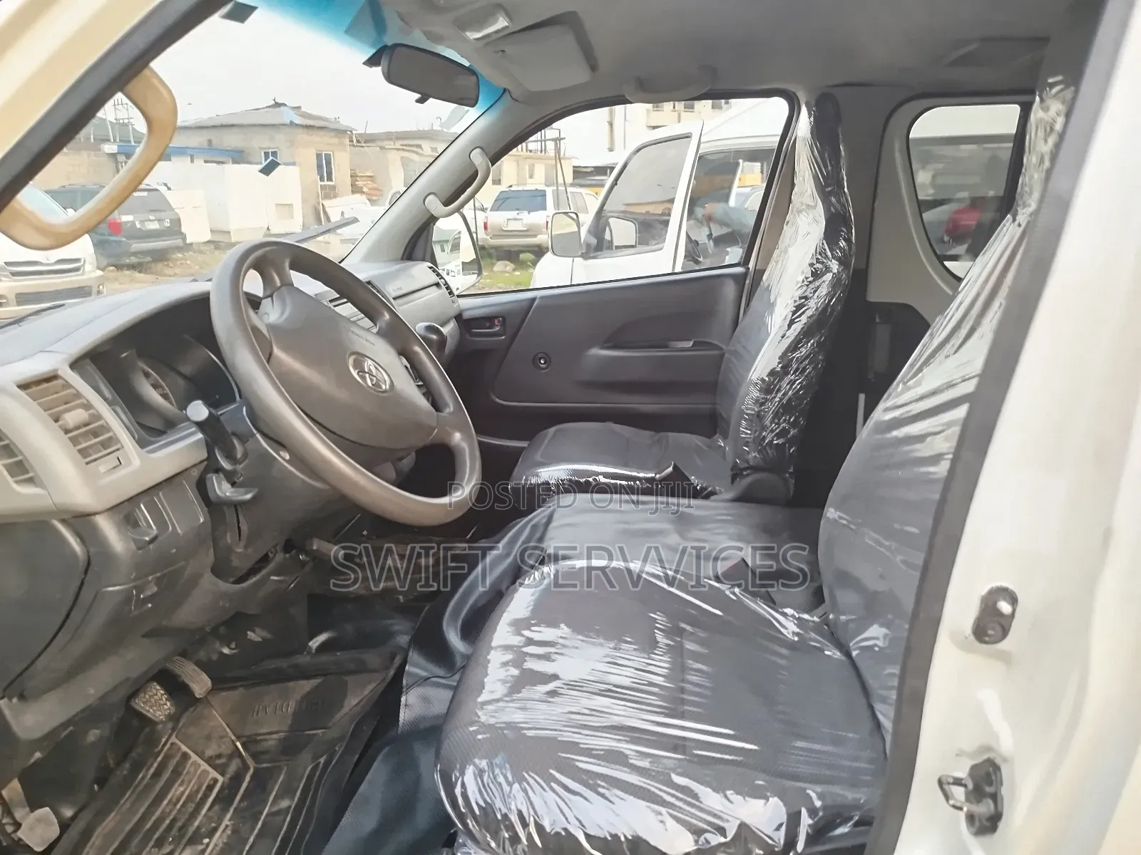 Toyota HiAce 2011 White