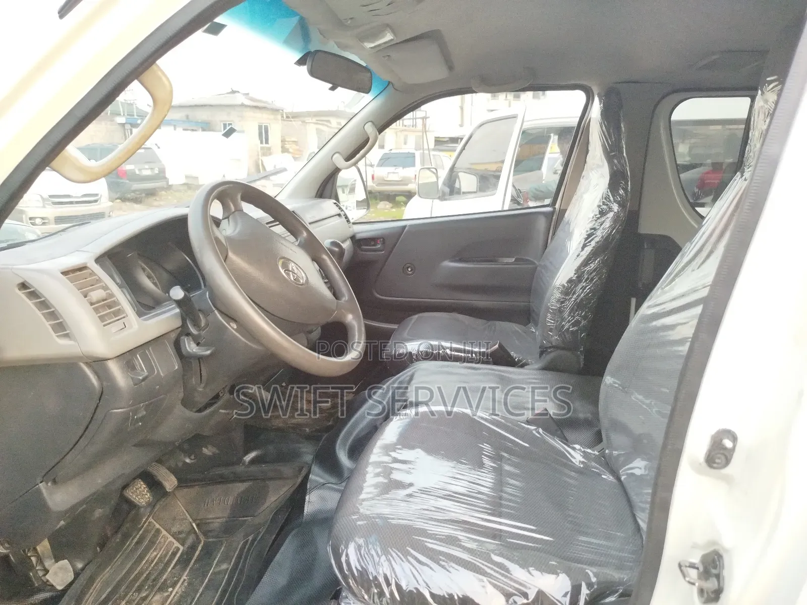 Toyota HiAce 2011 White