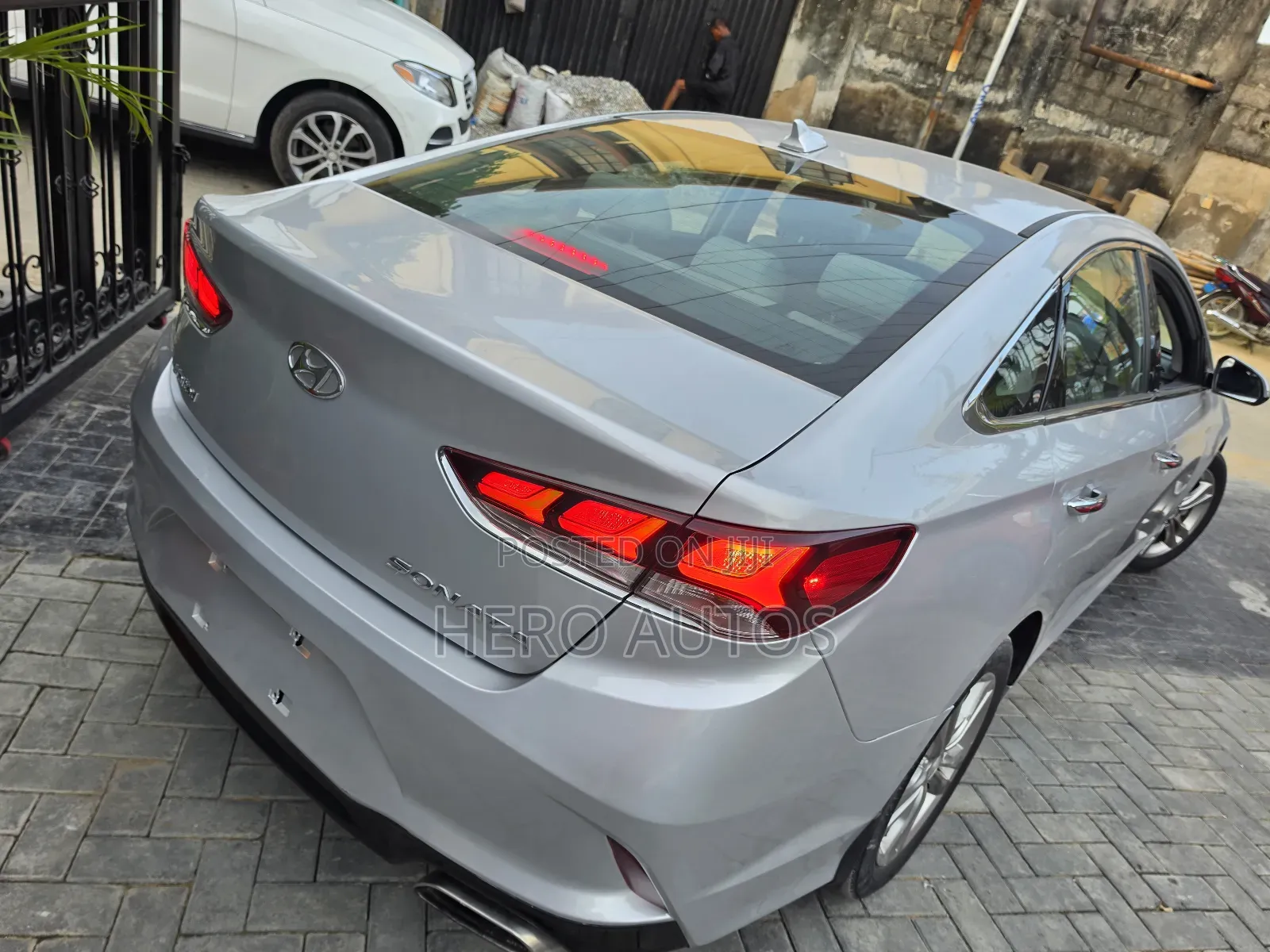 Hyundai Sonata Limited Sedan FWD (2.4L 4cyl 6A) 2017 Silver