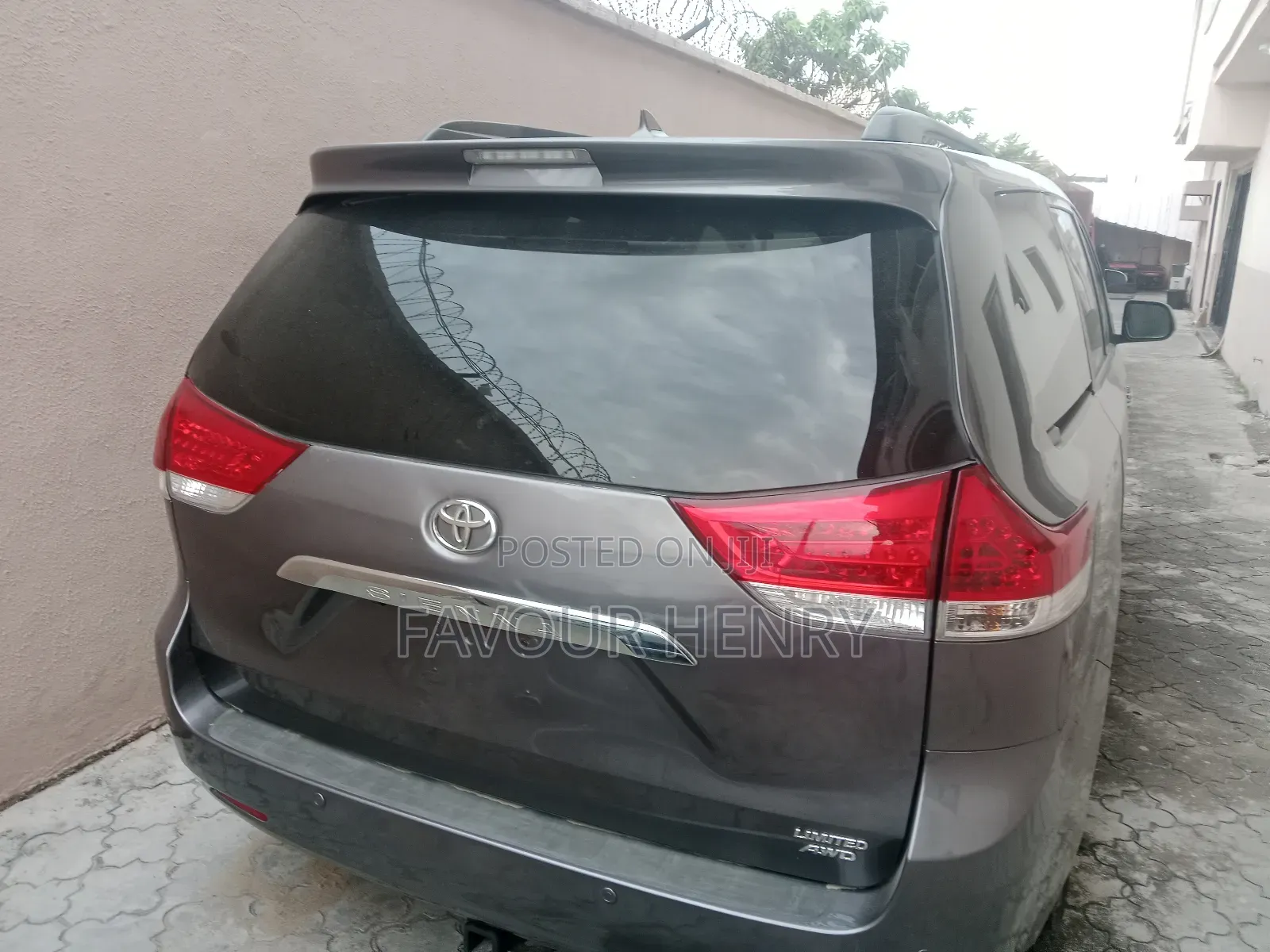 Toyota Sienna Limited 7 Passenger 2012 Gray