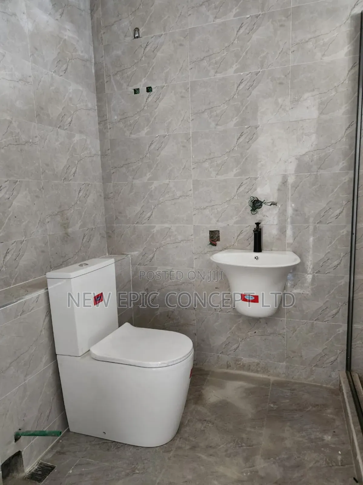 Executive Toilet Seat With Hanging Basin