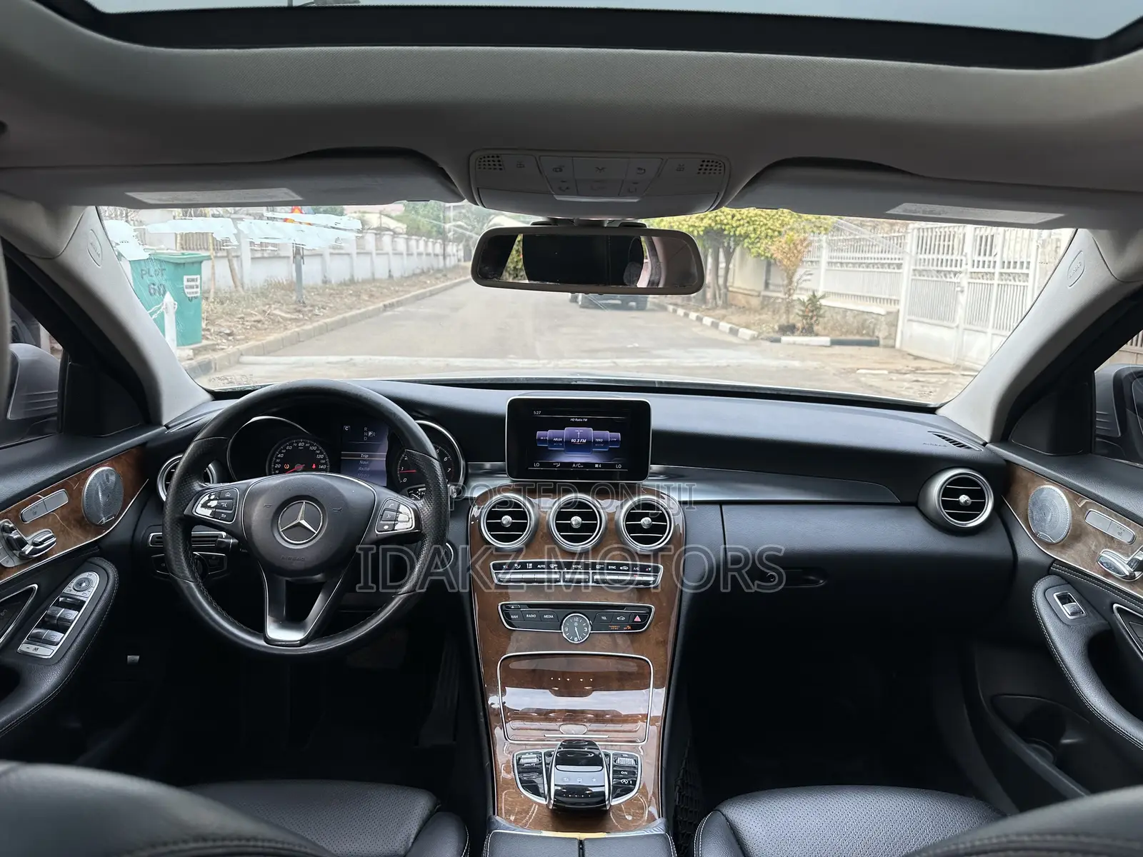 Mercedes-Benz C300 Luxury 4dr AWD 4Matic Sedan (2.0L 4cyl 7A) 2015