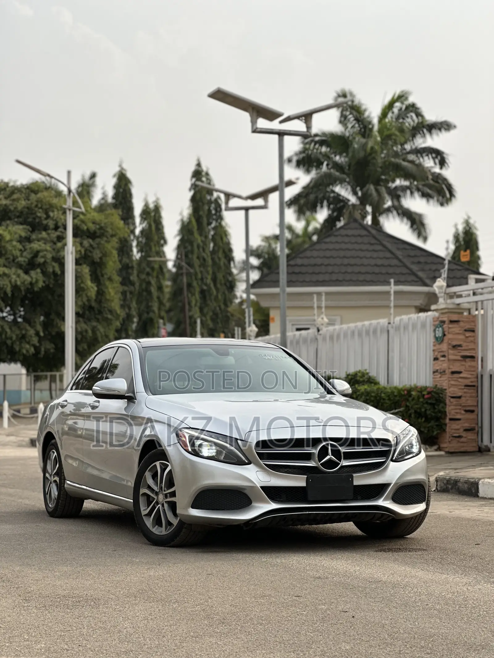 Mercedes-Benz C300 Luxury 4dr AWD 4Matic Sedan (2.0L 4cyl 7A) 2015